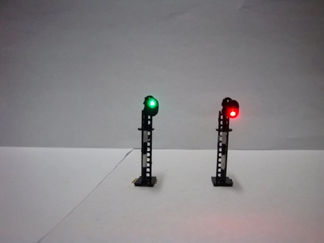 Seinen N - Model train lighting (10) - Green/red light...