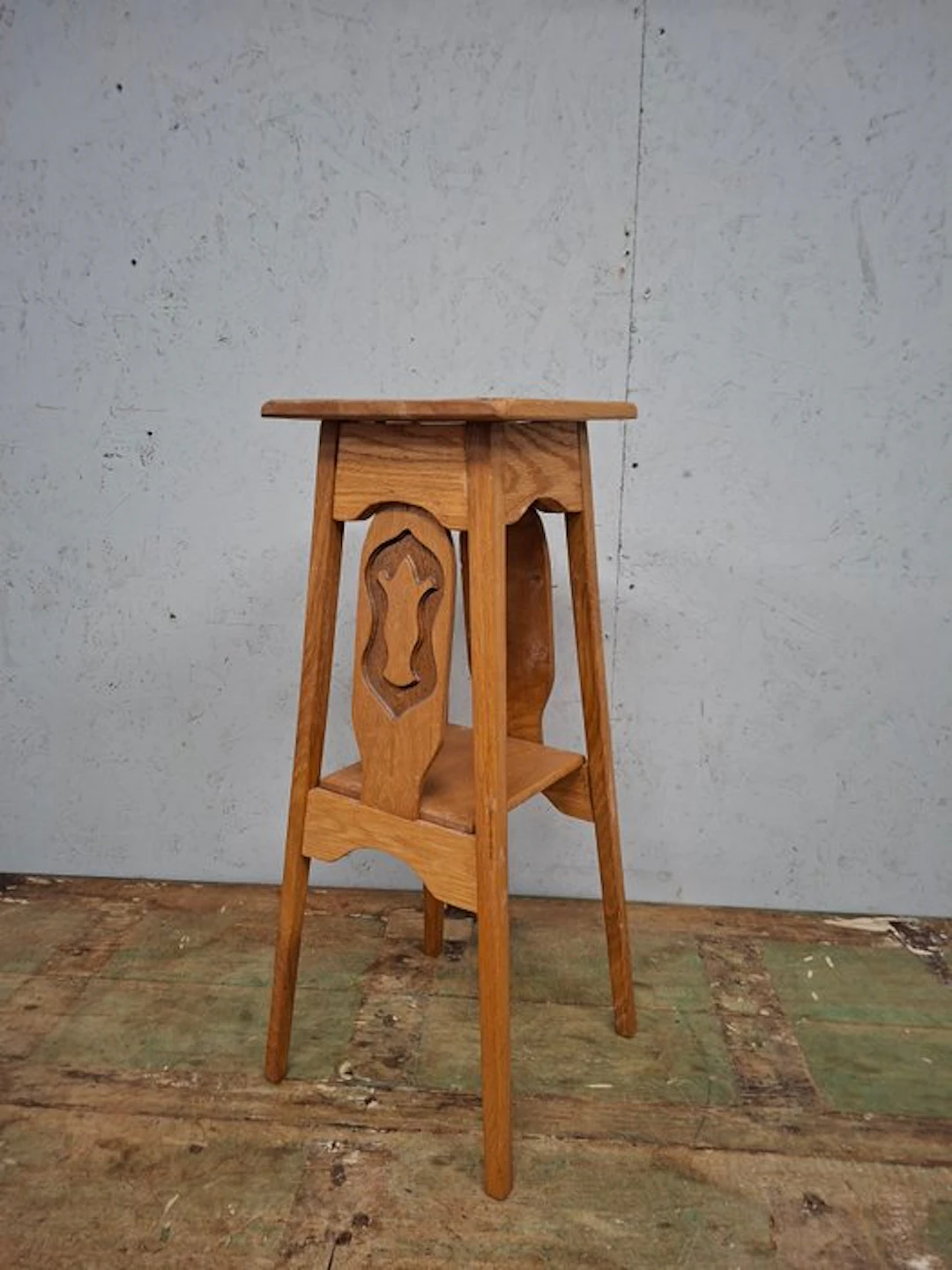 Table - Oak - Plant side table