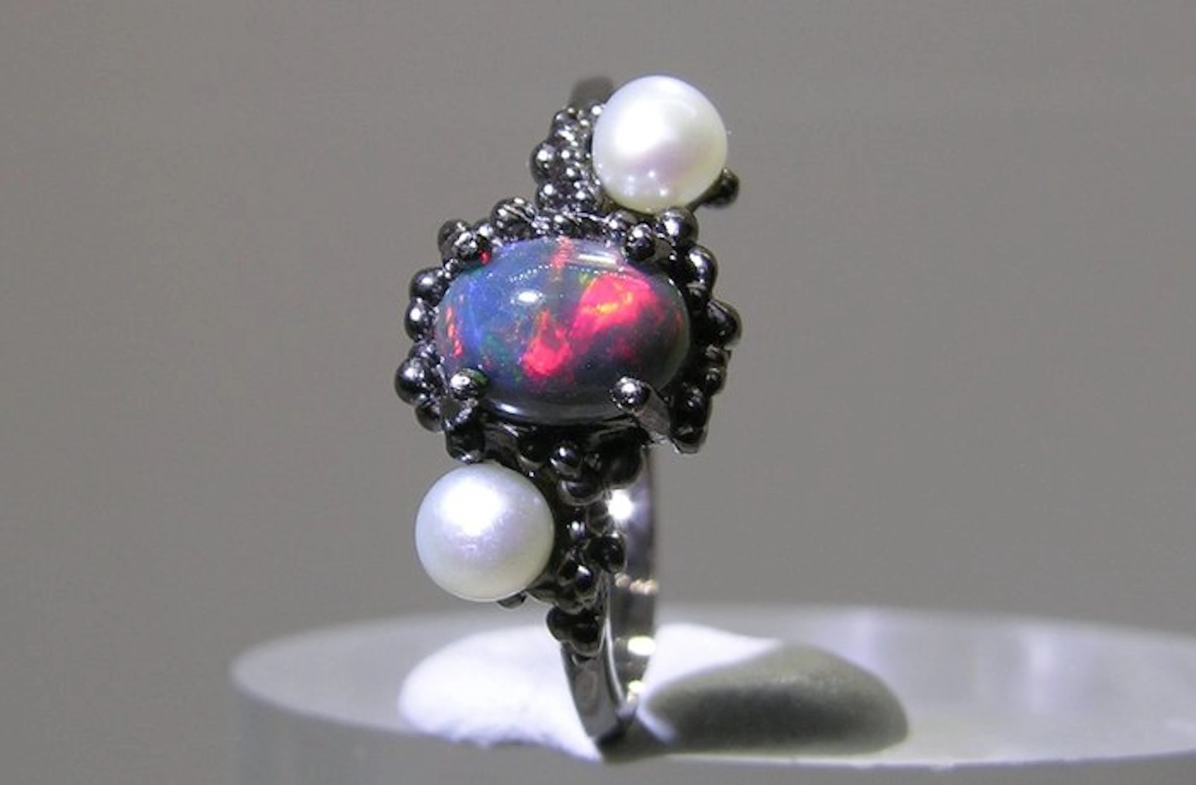 Opal Ring - Height: 23.9 mm - Width: 19.9 mm- 2.4 g