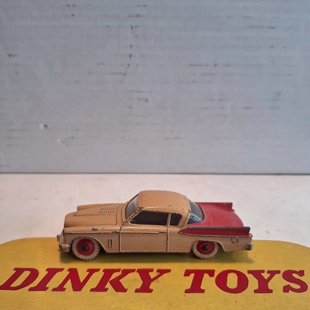 Dinky Toys 1:43 - Model car - Dinky Toys - Studebaker