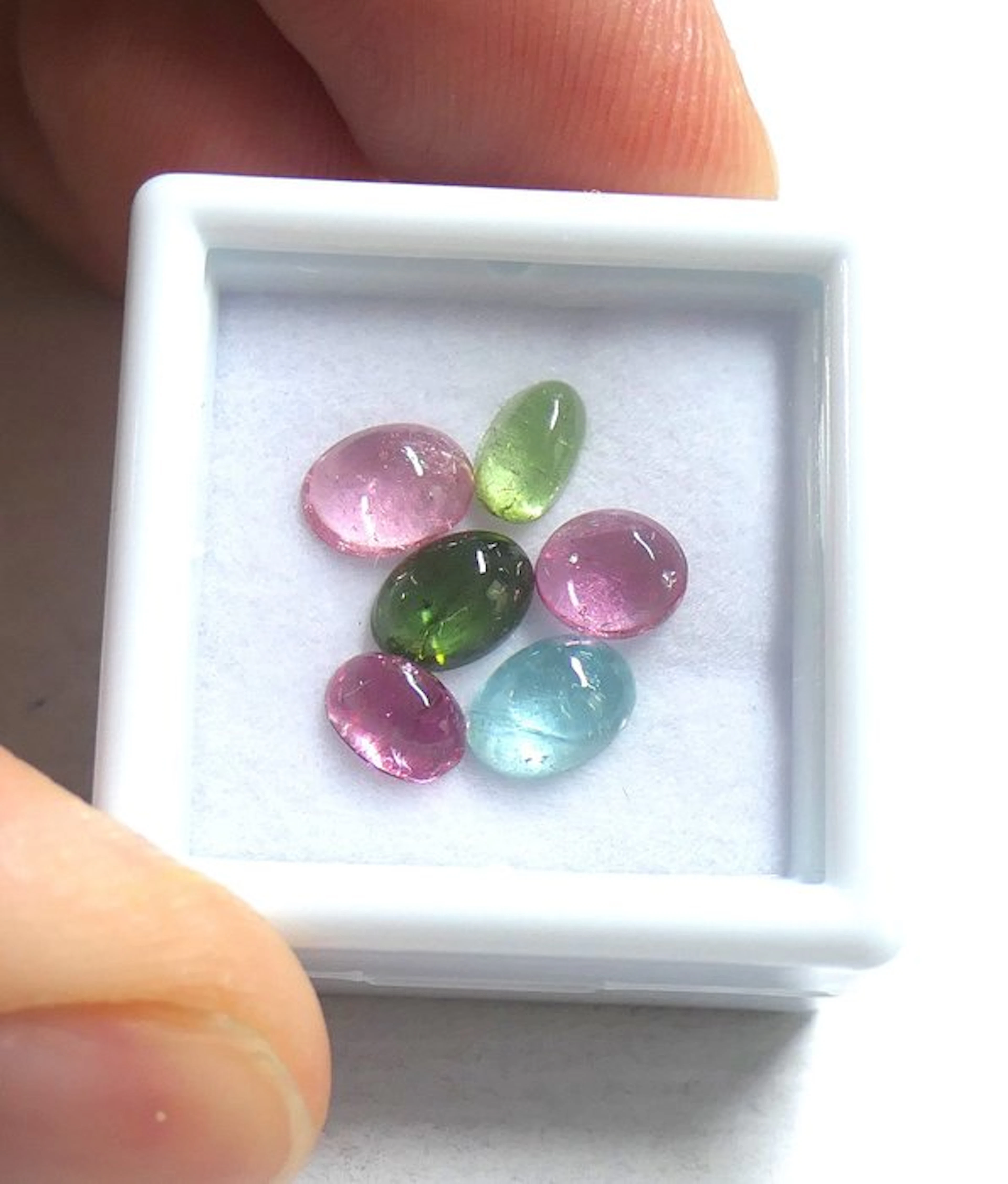 Lot - TOURMALINE - 100 % NATURAL Cabochon- 0.9 g - (6)