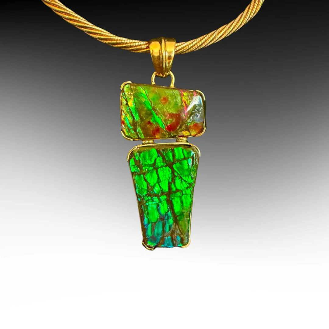 An Exceptional Ammolite Pendant Jewellery - Height: 40 mm...