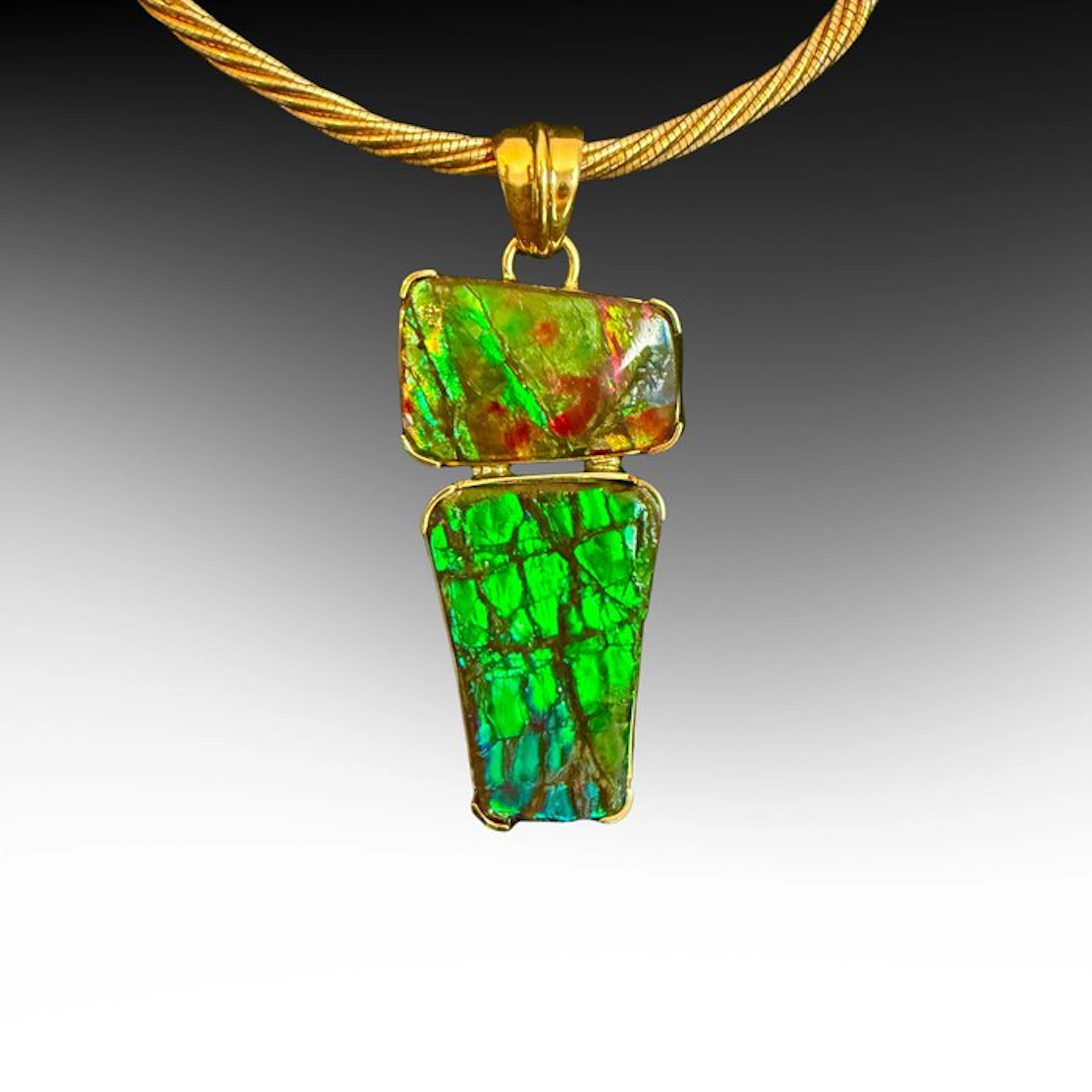 An Exceptional Ammolite Pendant Jewellery - Height: 40 mm...
