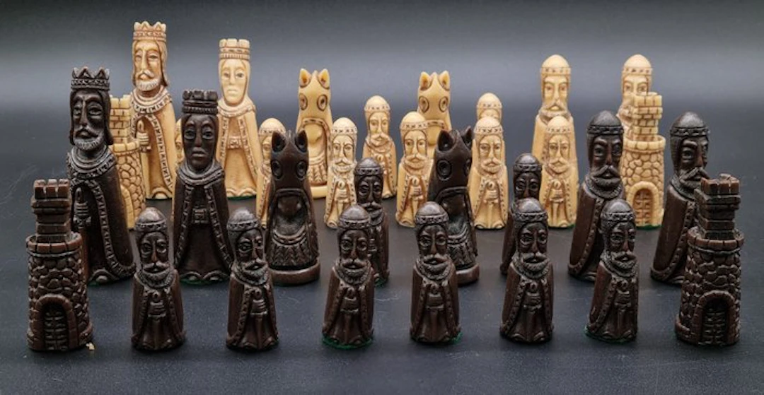 Historisches Schachspiel 32 Figuren – Mittelalter Design...