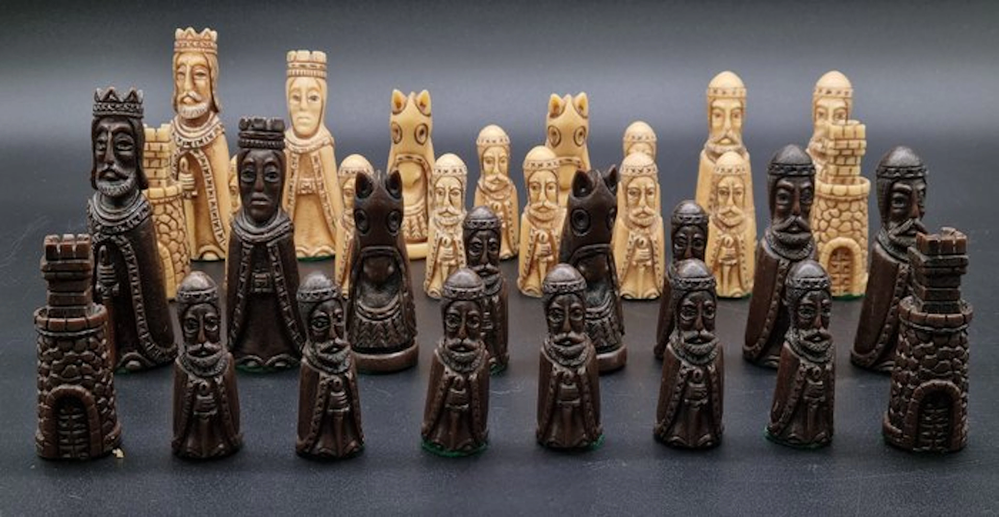 Historisches Schachspiel 32 Figuren – Mittelalter Design...