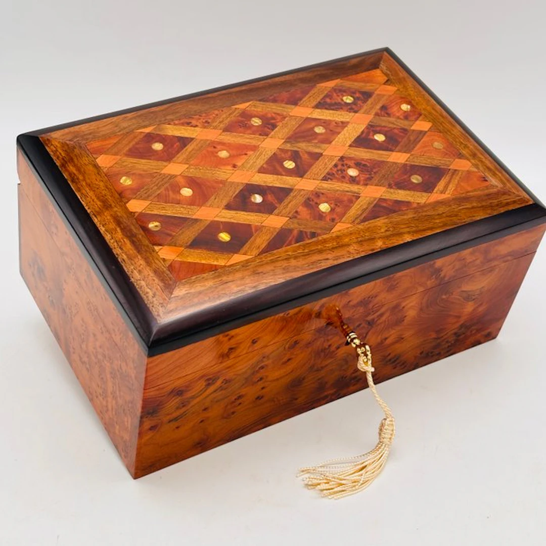Jewellery box - Thuya wood, Wood, Mother-of-pearl, Marquetry, Tree of Life
