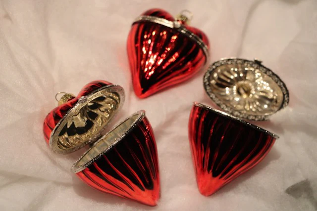 Harten kunnen open. - Box (3) - Glass - 3 heart-shaped storage boxes