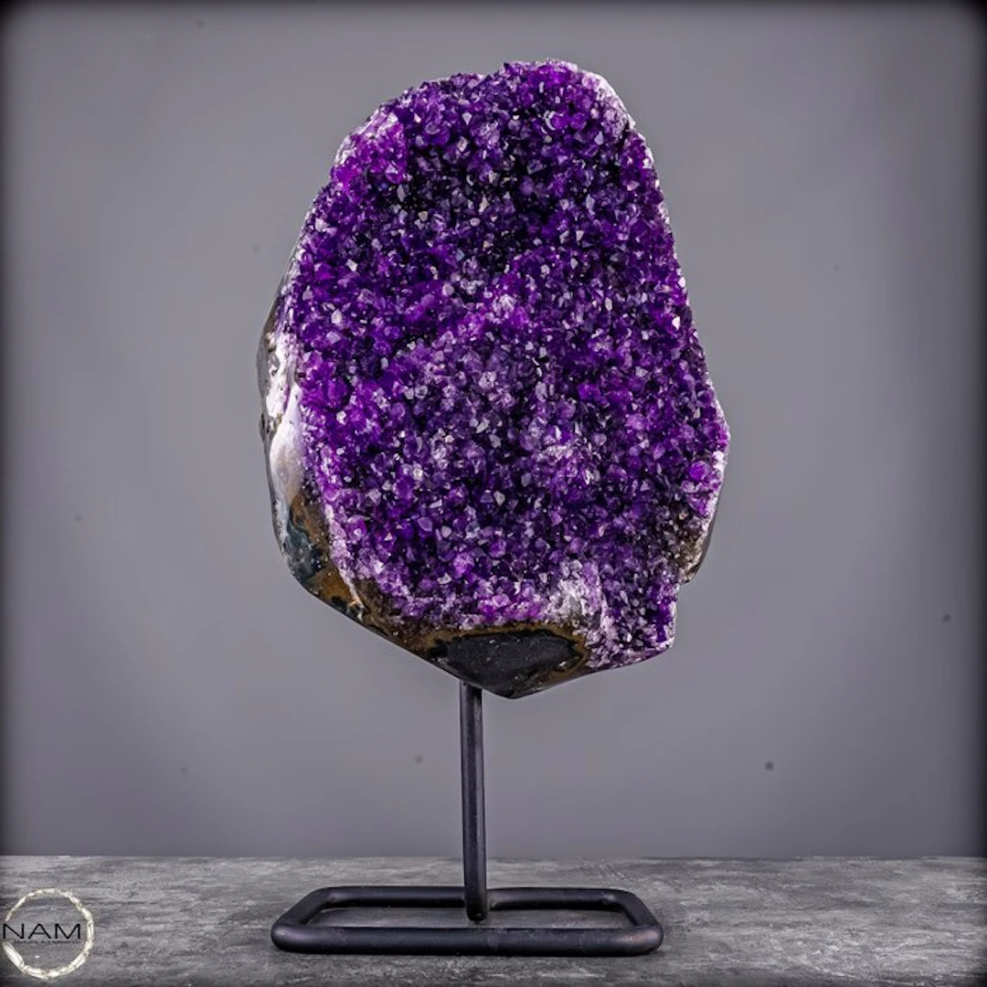 Radiant amethyst on a metal stand – elegance in violet splendor