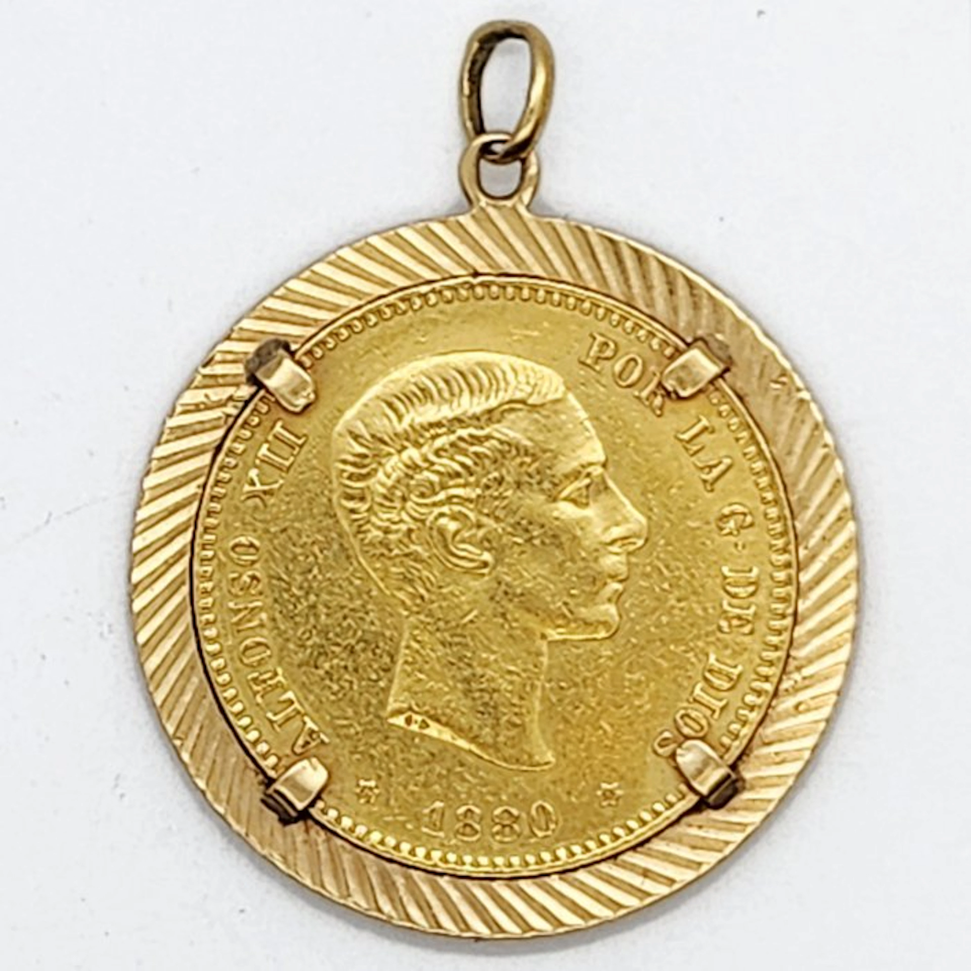 Cross pendant - 21.6 kt. Yellow gold
