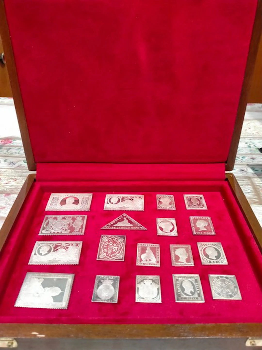 162,18 grams - Silver .999 - 18 Stamps