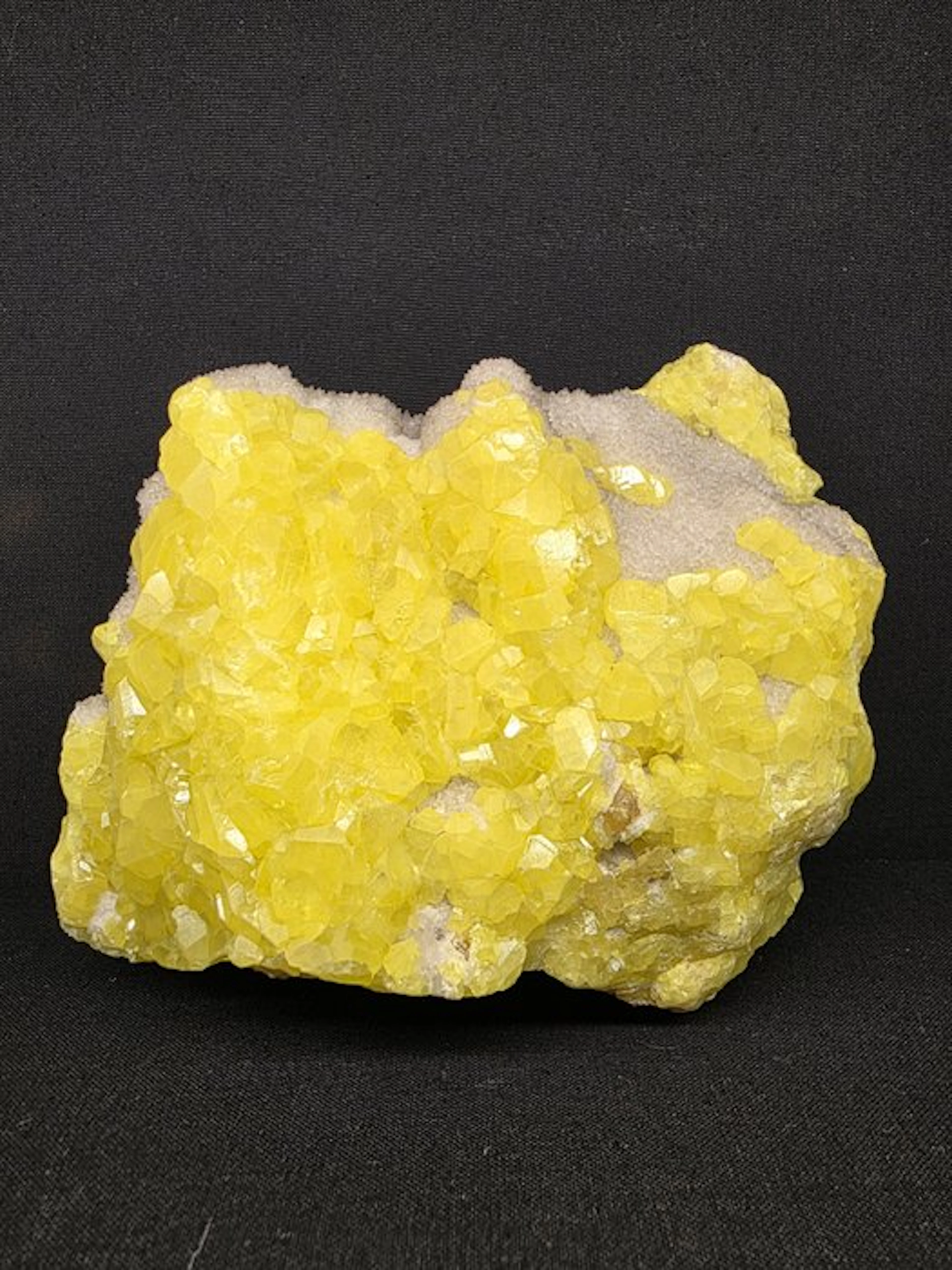 Sulfur Crystals on matrix - Height: 9 cm - Width: 12.5 cm- 1075 g