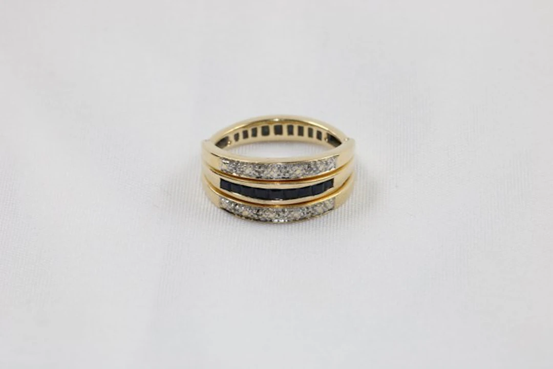 Ring - 14 kt. Yellow gold - 0.08ct. tw. Diamond (Natural) - Sapphire