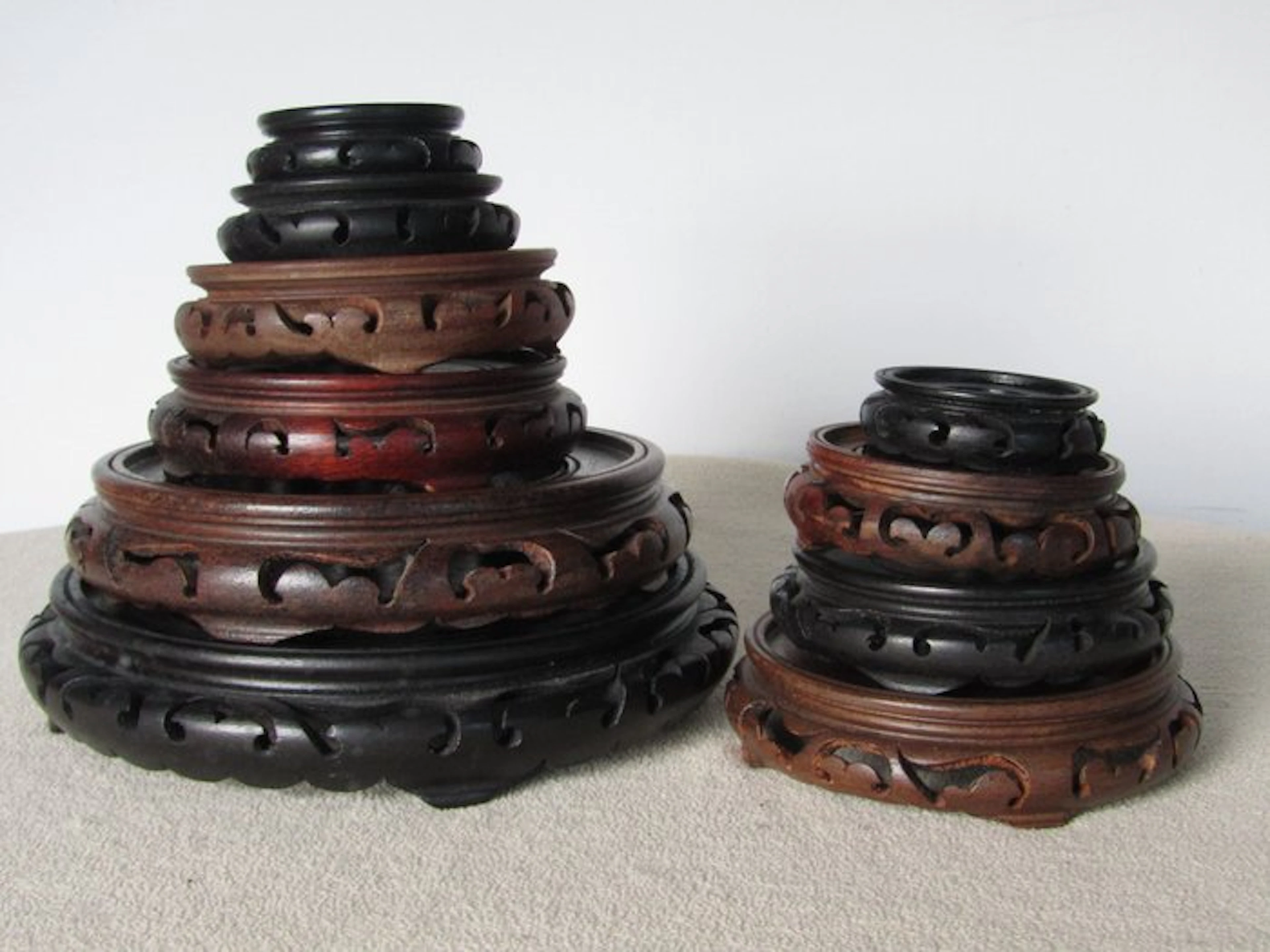 Stand - Wood - China - Standards (No reserve price)