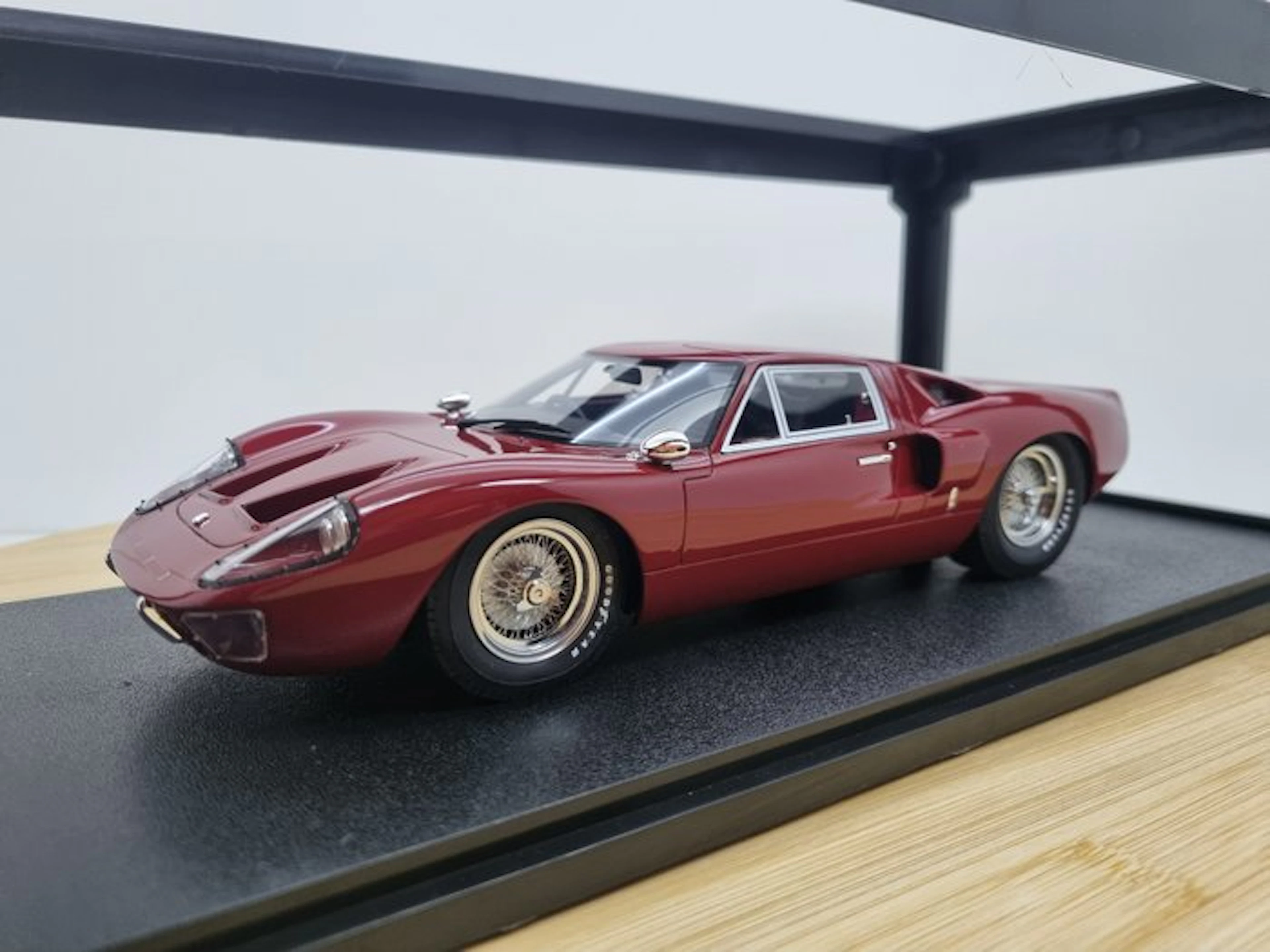 Cult Scale 1:18 - Model car - Ford GT40 MKIII Maroon (1966) - Limited