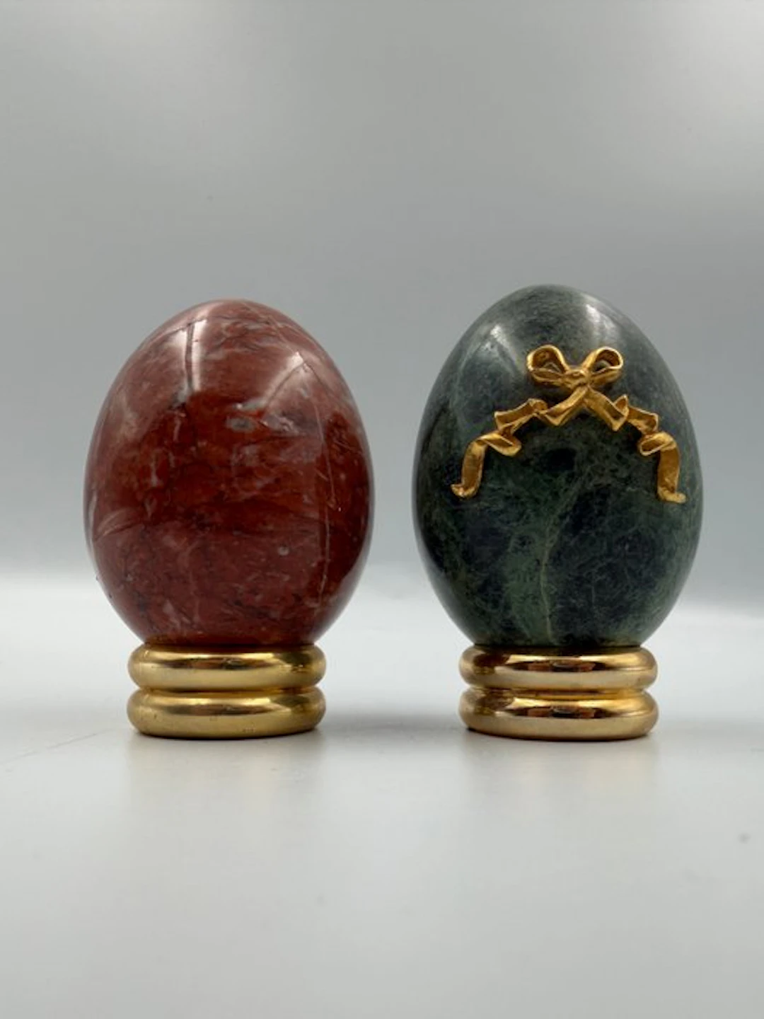 Themed collection - Lot de 2 œufs de collection - "Œuf en...