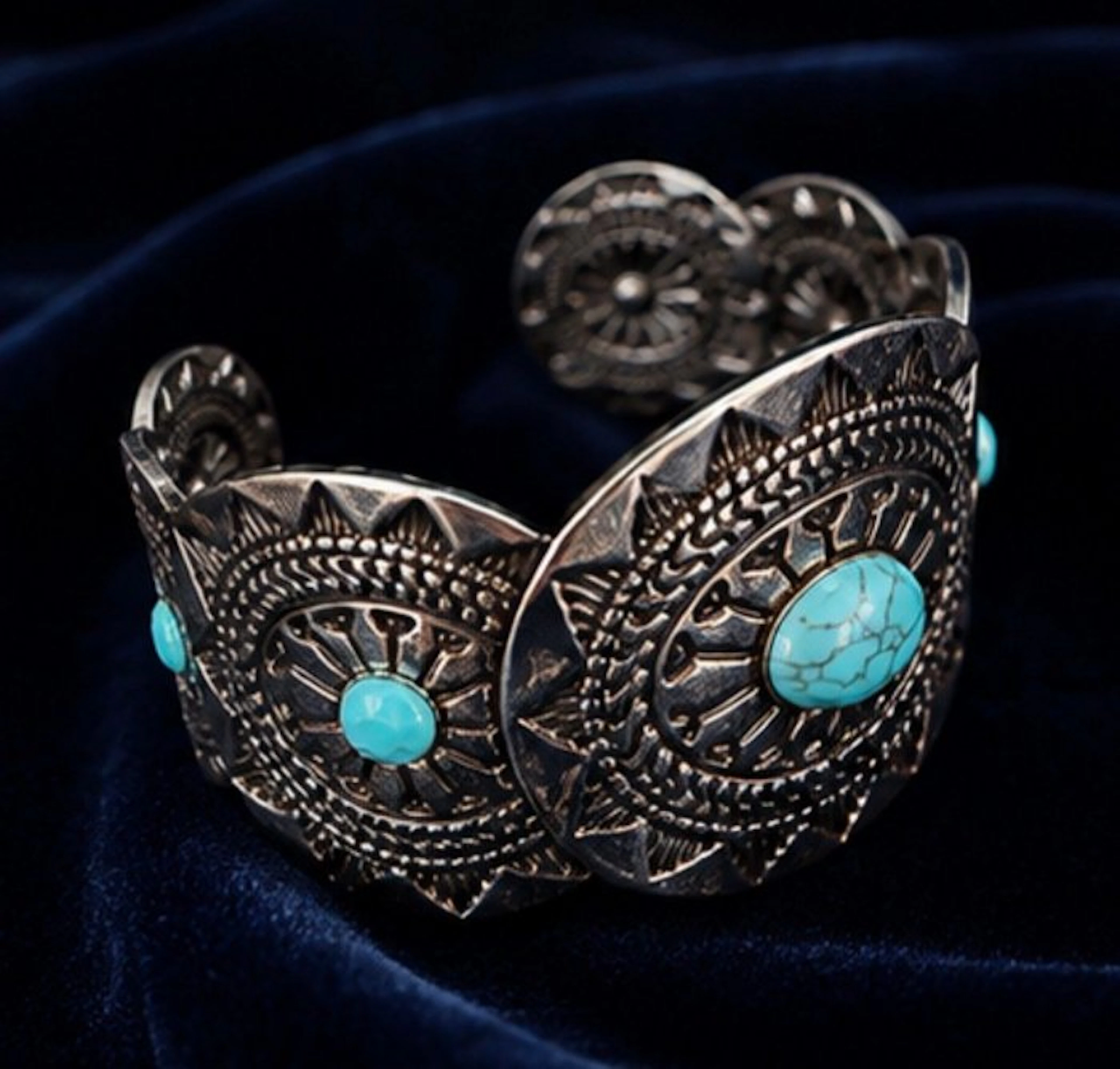 Sumptuous Silverplated Cuff Bracelet with Turquoise Stones - Bracelet