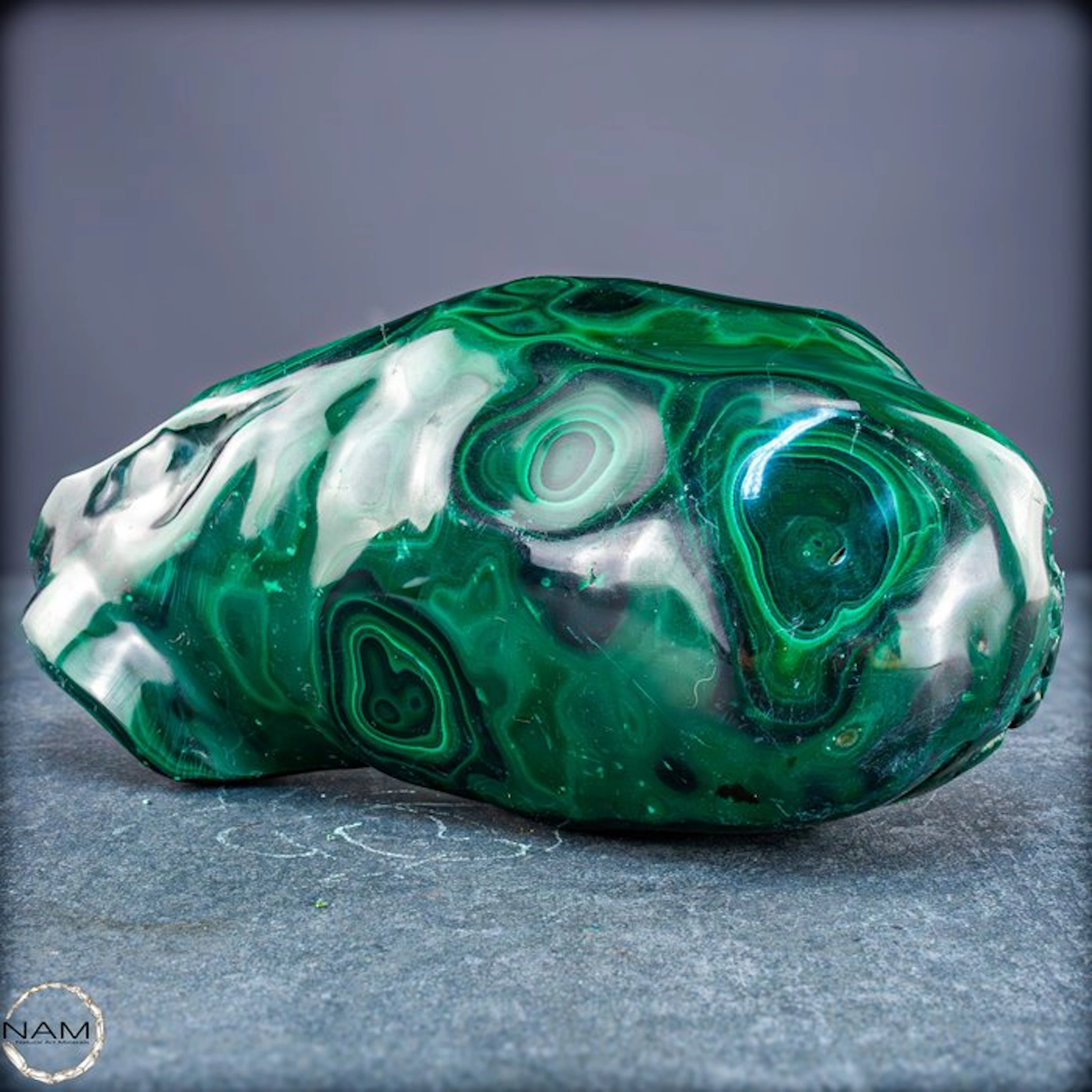Extraordinary malachite sculpture – the living energy of...