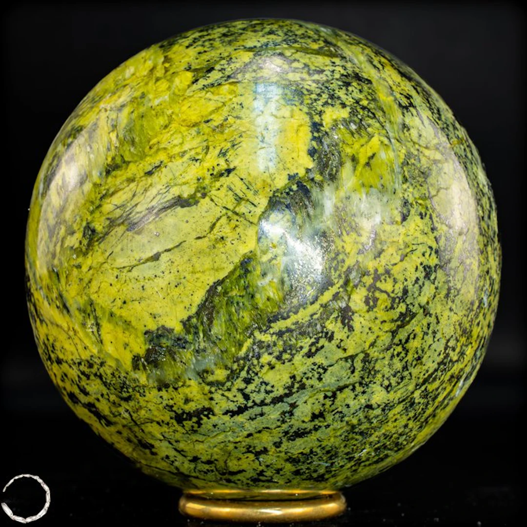 Natural serpentine sphere with pyrite – rare collectible from Peru- 2230.08 g