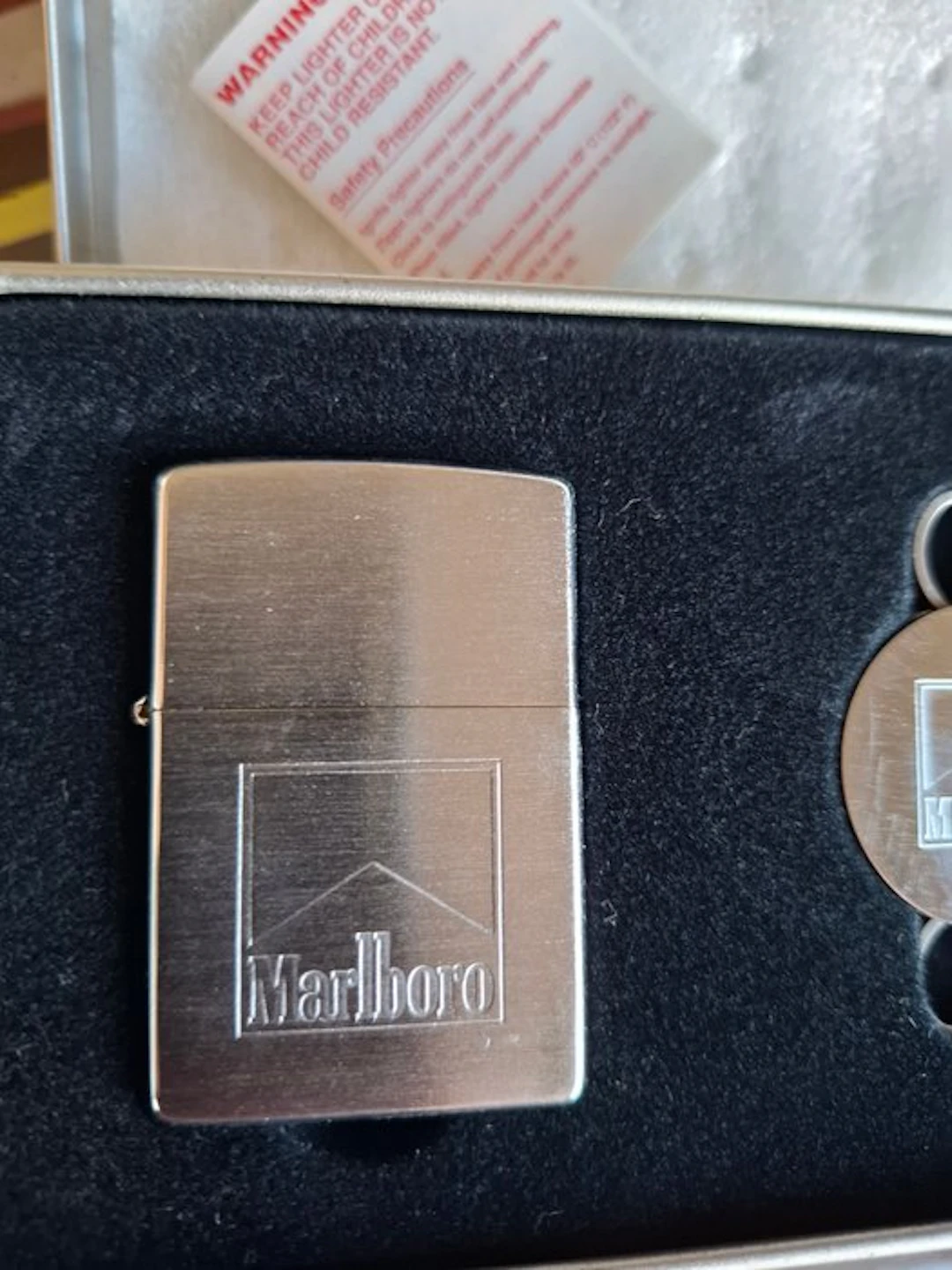 Zippo - No reserve price - Pocket lighter - Steel, Marlboro tin