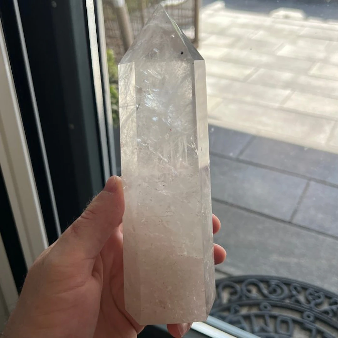 Excellent rock crystal tower. Crystal - Height: 19.7 cm - Width: 6.3 cm- 1070 g