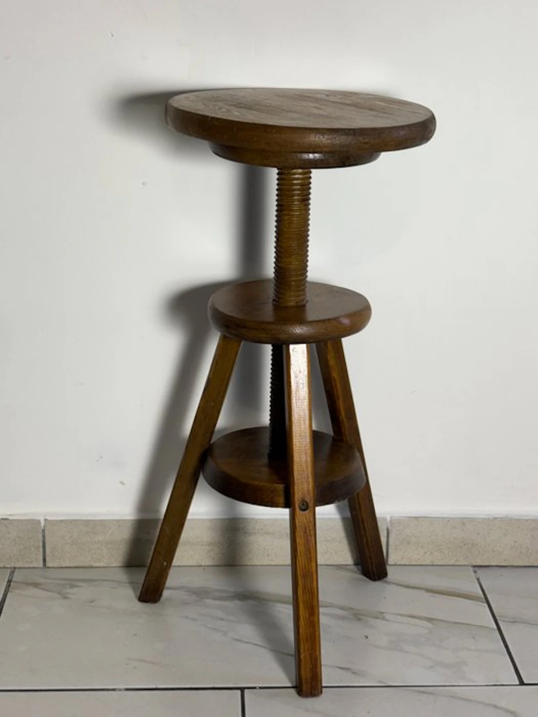 Stool - Vintage beech tripod workshop screw stool with a...