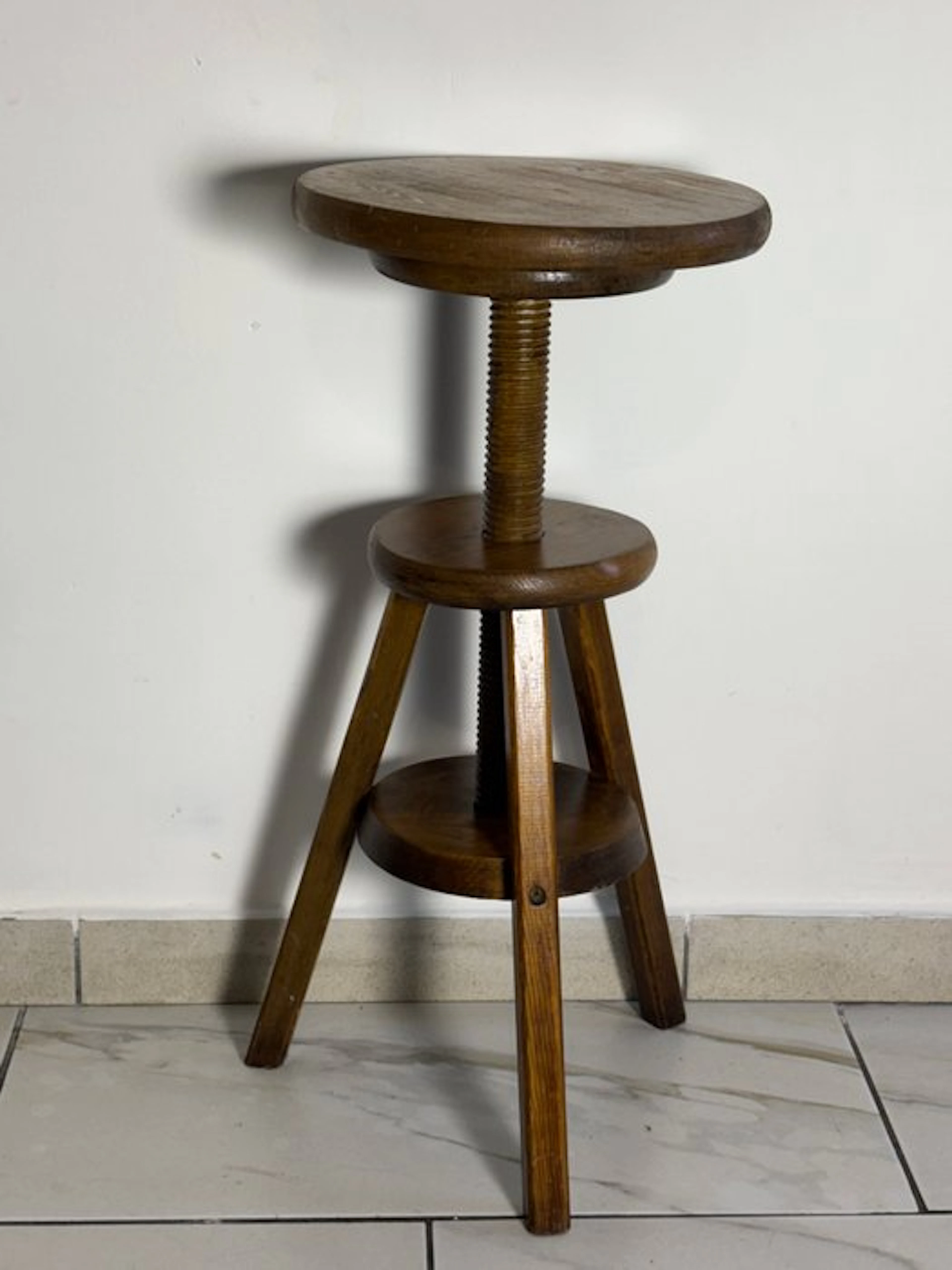 Stool - Vintage beech tripod workshop screw stool with a...