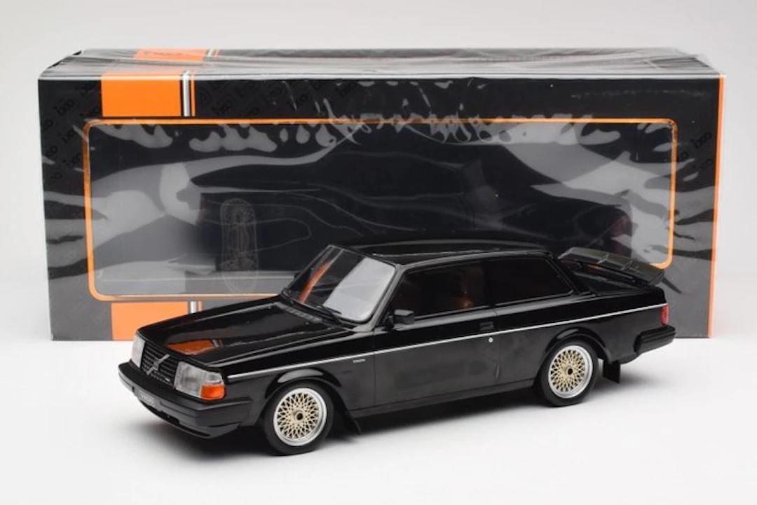IXO 1:18 - Model car - Volvo 240 Turbo 'Custom' 1983