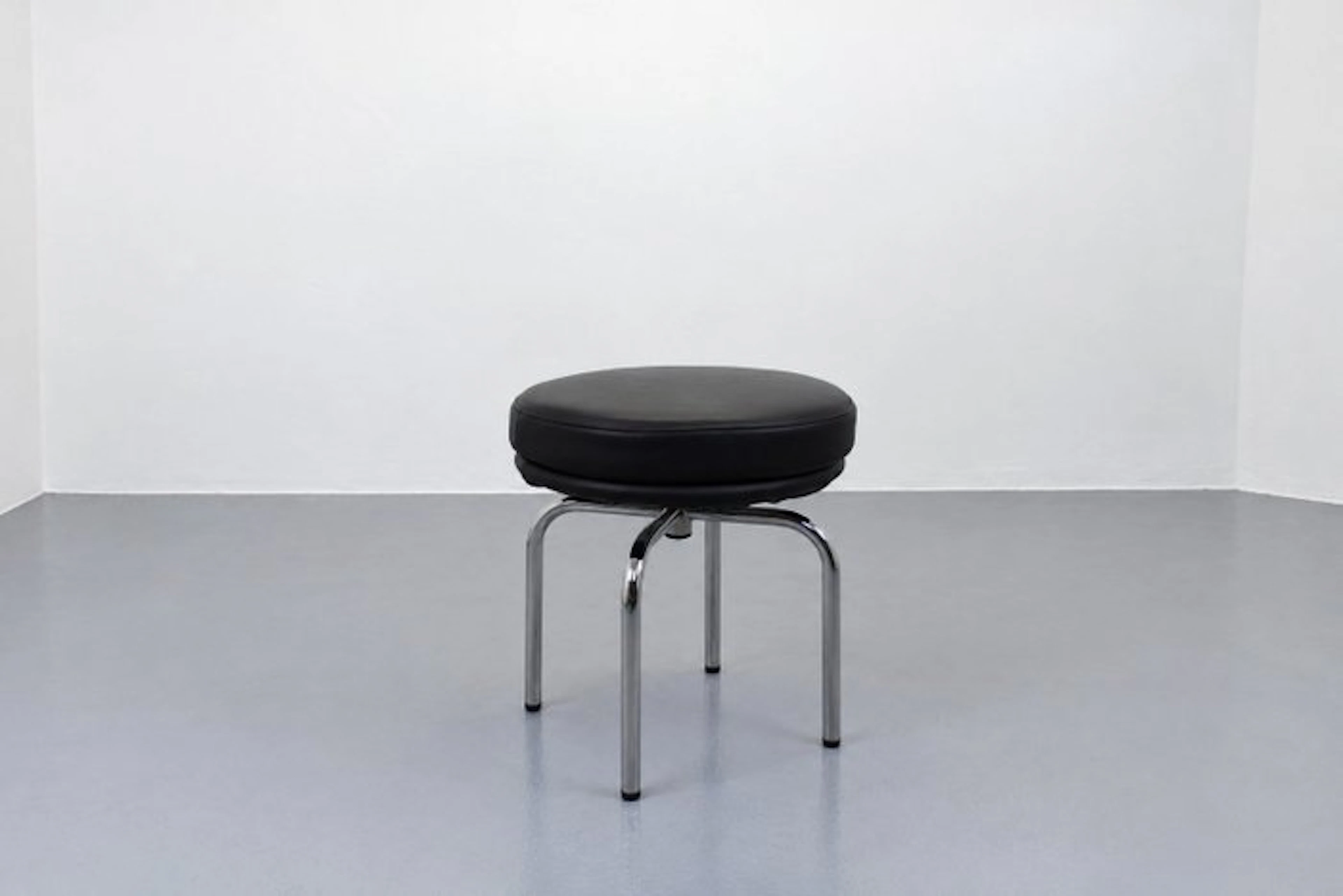 Cassina - Le Corbusier, Charlotte Perriand - Stool - LC8 - Leather, Steel