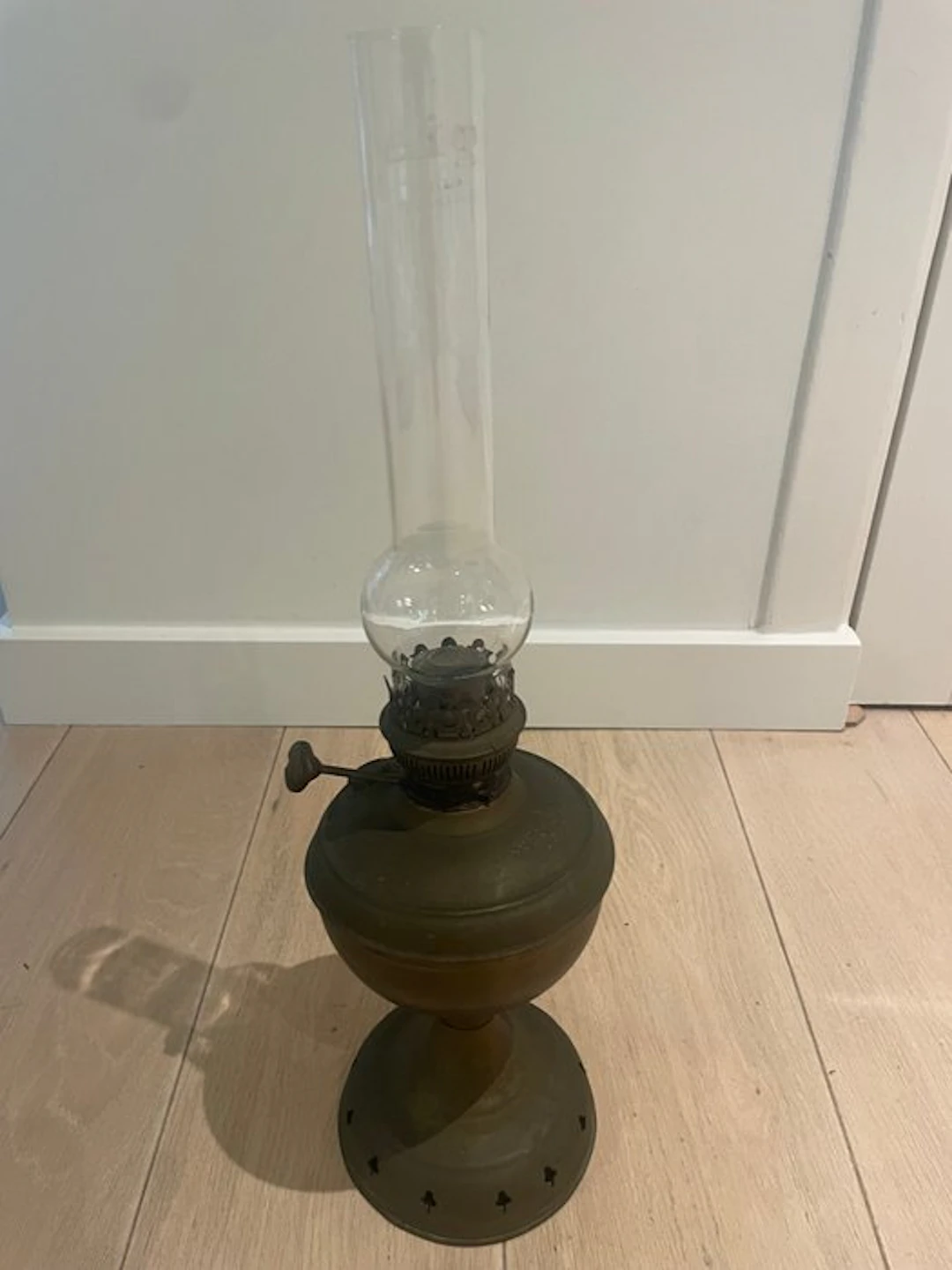 D.F. Belgica - D.F. Belgica - Oil lamp - Brass - Antique kerosene lamp