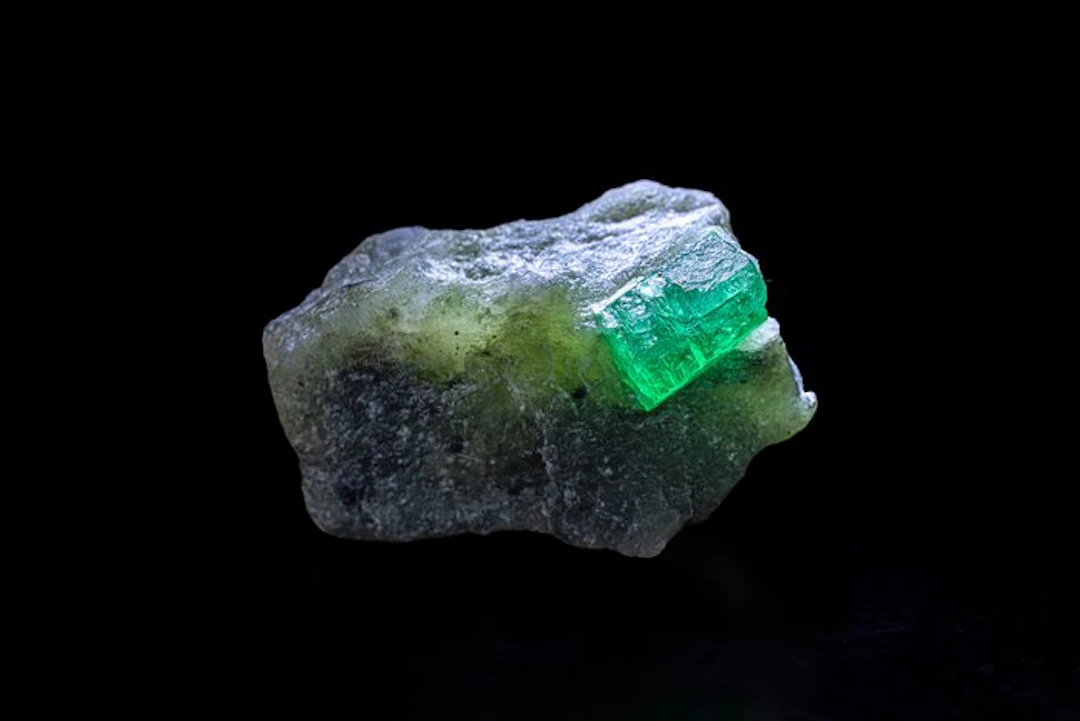 RAREST emerald on matrix – 86.60 ct – SWAT NO RESERVE...