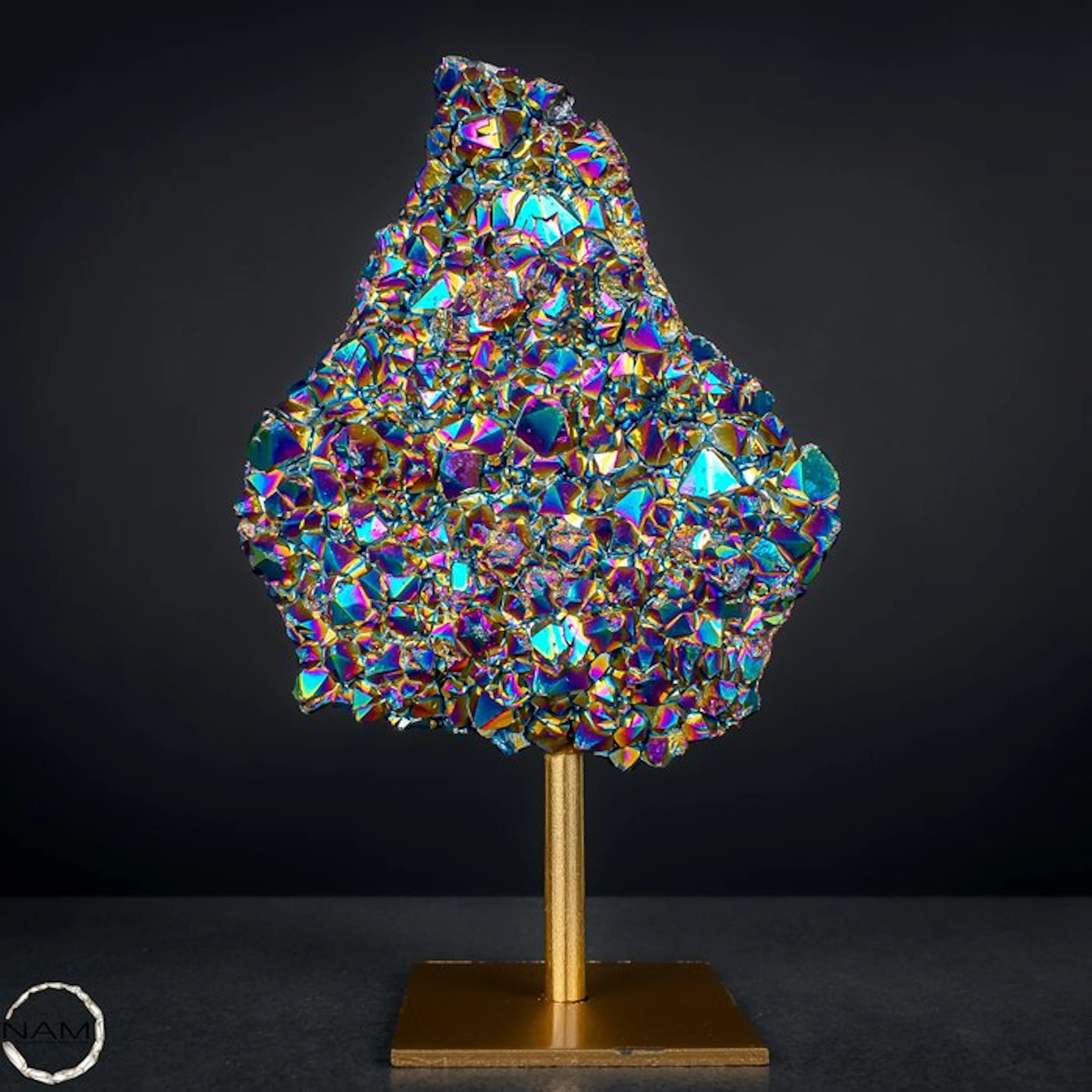 Rainbow Aura Amethyst from Uruguay – A spectacular color...