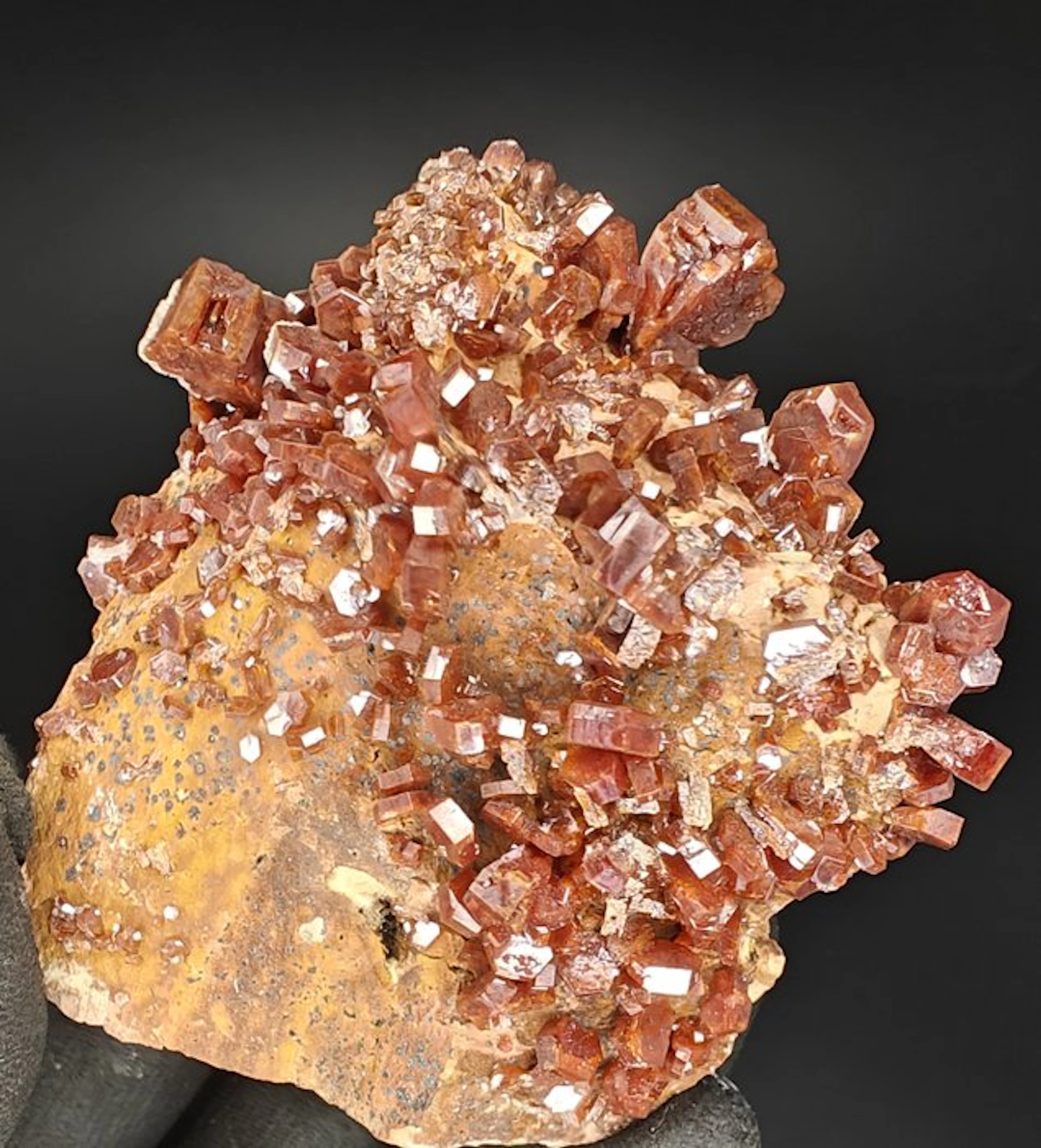 Vanadinite Crystal on matrix - Height: 8 cm - Width: 7 cm- 263 g