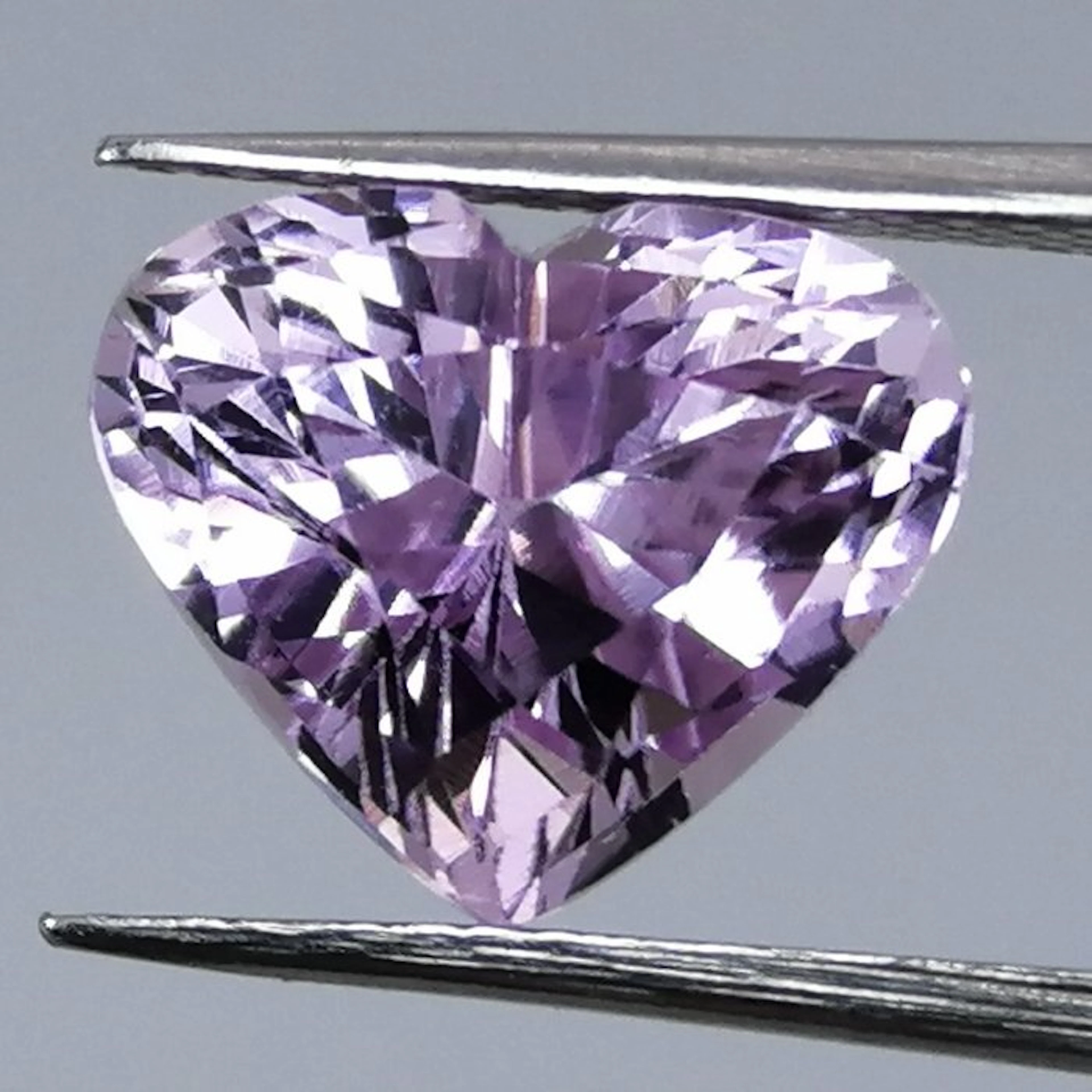 1 pcs Kunzite - 5.82 ct - Antwerp Laboratory for Gemstone...