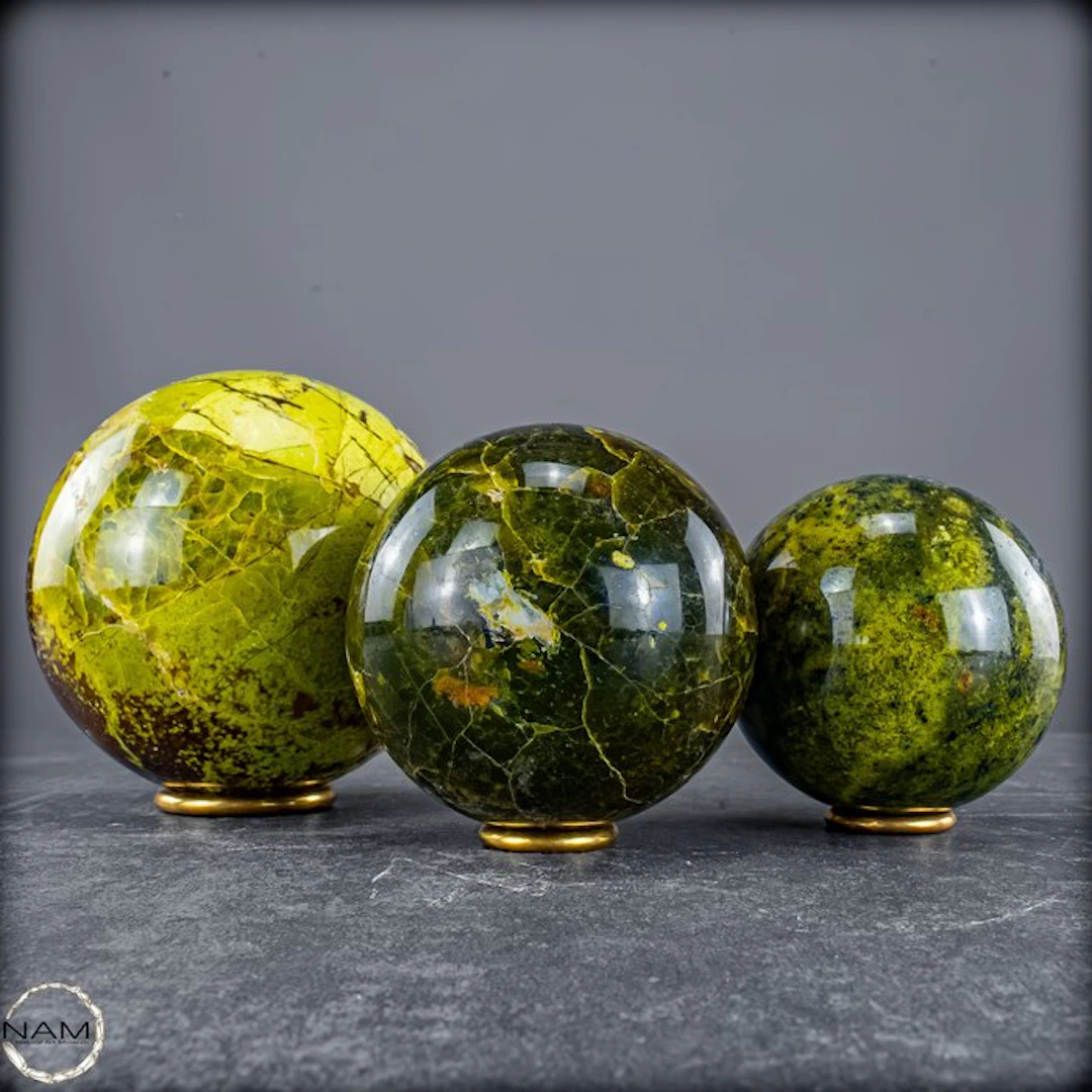 Green Opal – Green opal spheres – a lively trio in rich...
