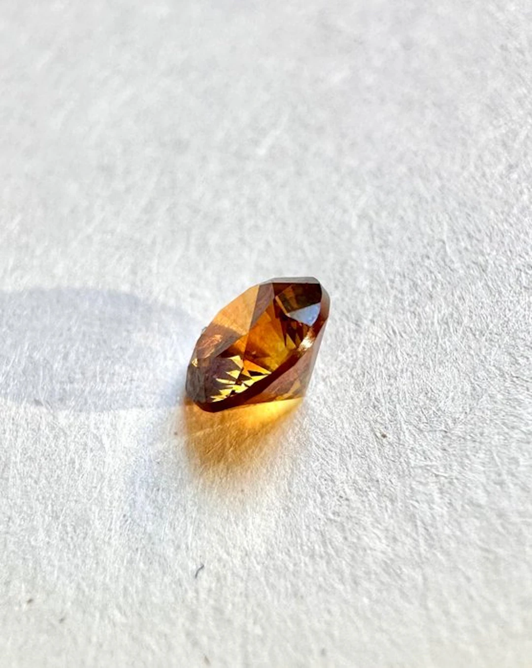 1 pcs Diamond (Natural coloured) - 0.41 ct - Fancy vivid...