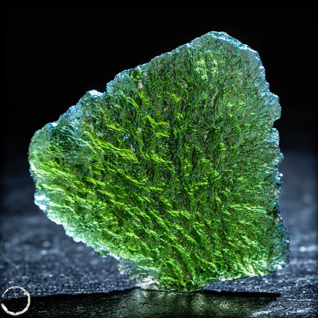 Natural Moldavite - Exceptional rough gemstone with an...