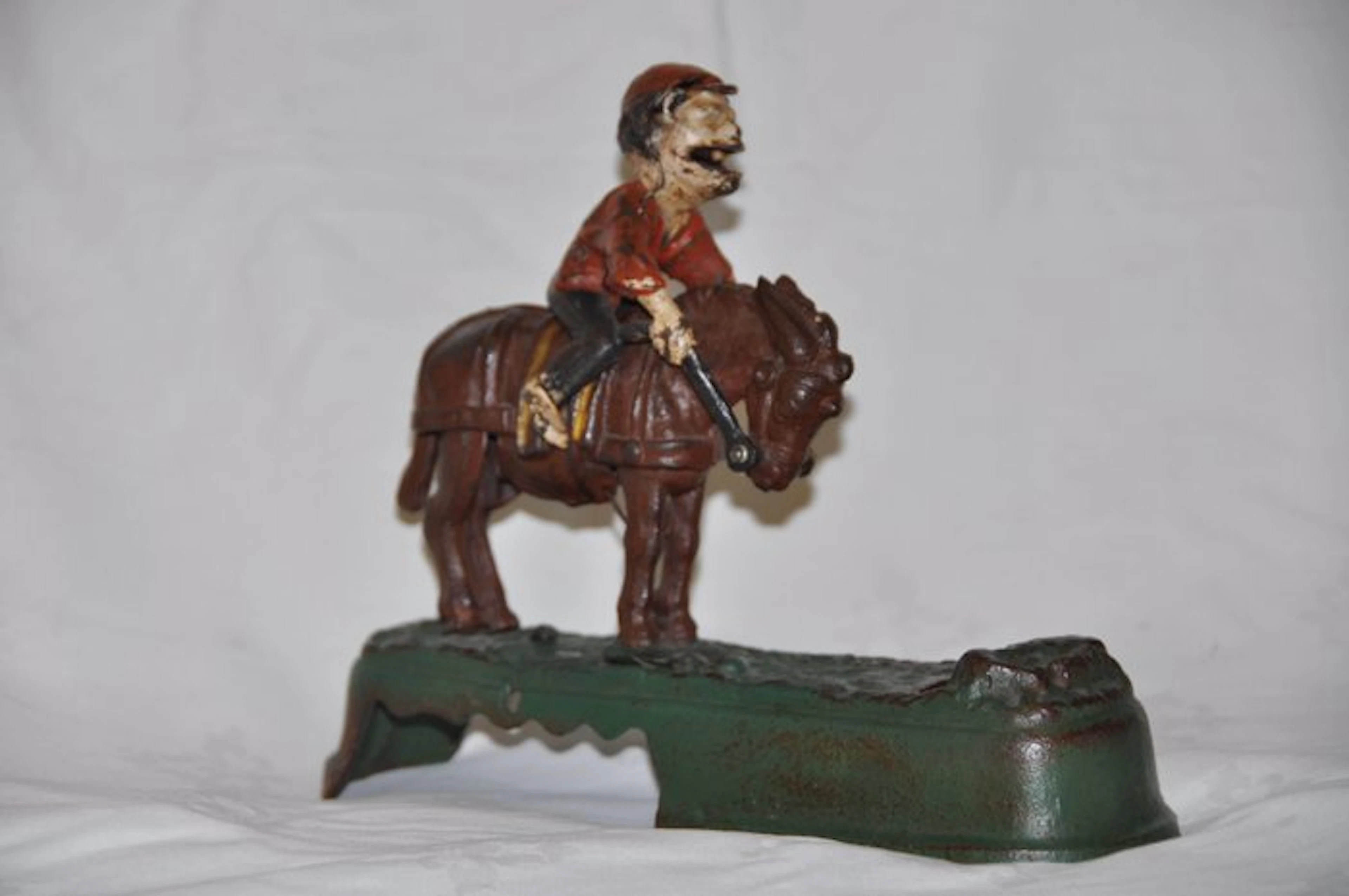 Money box - cast iron - mechanical