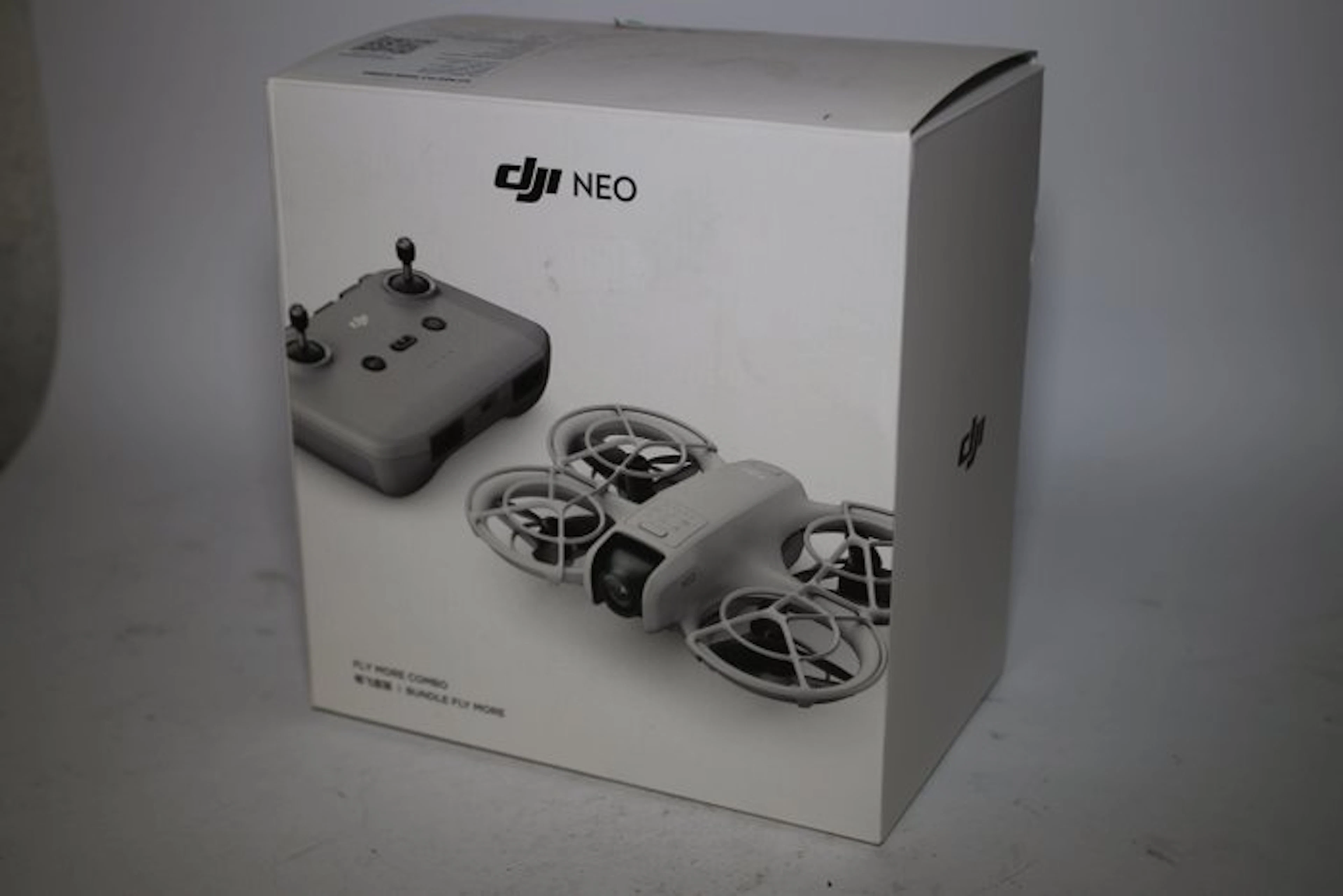 DJI NEO Fly More Combo Drone camera