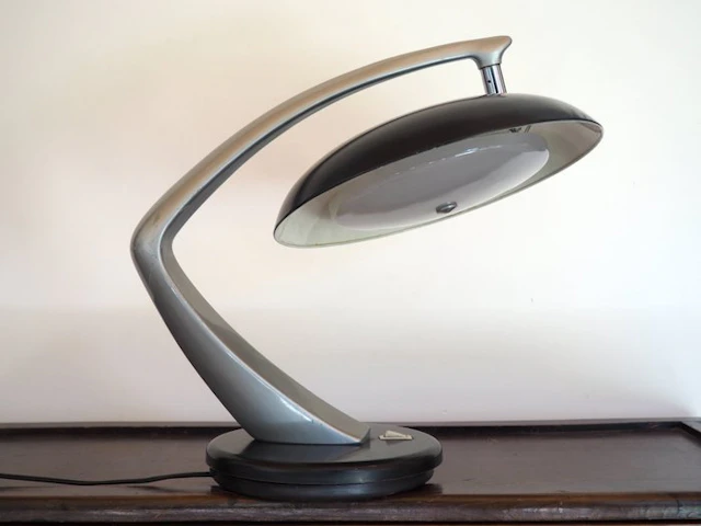 Fase - Luis Perez de la Oliva - Table lamp - Boomerang 64 - Steel