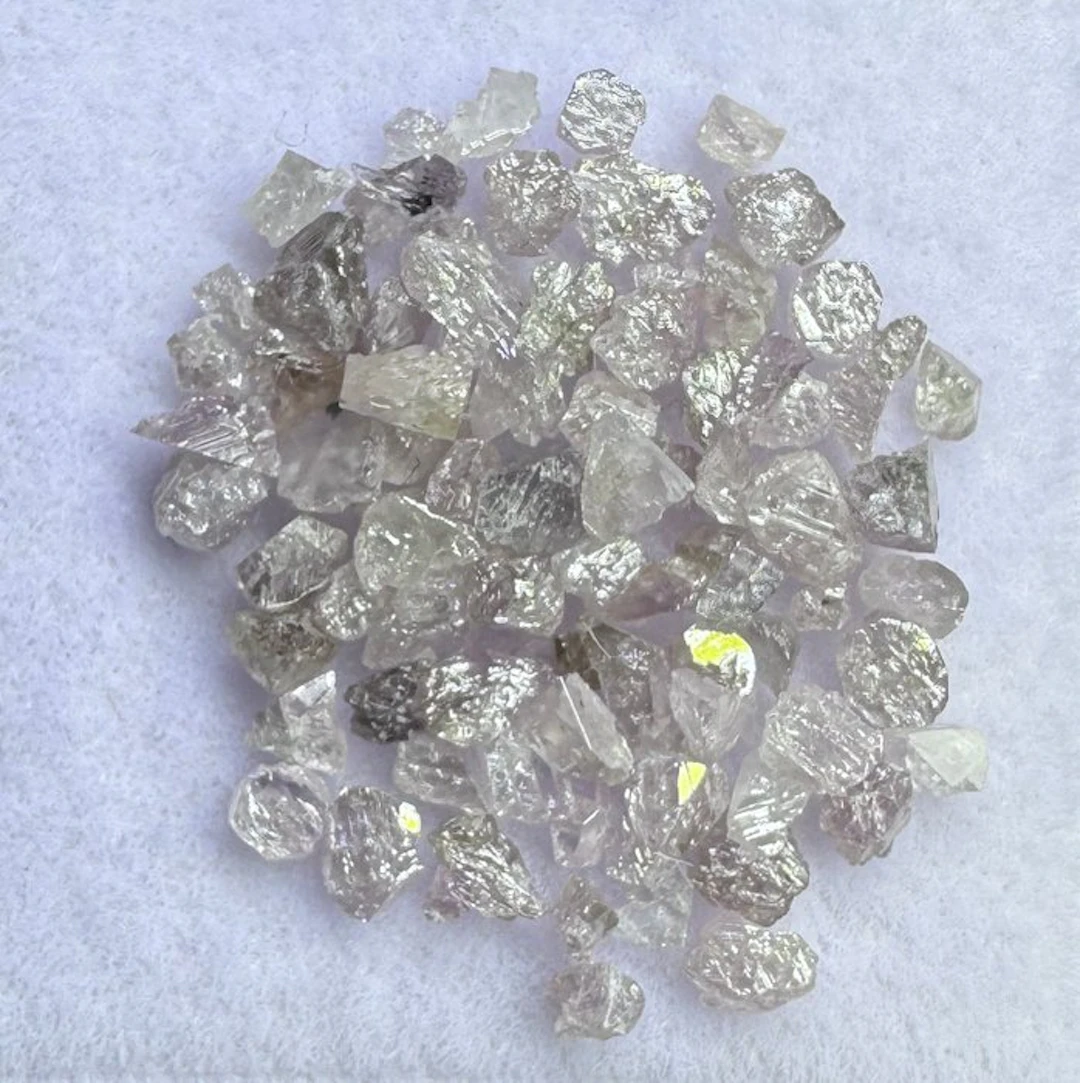 Lot of 2.50 ct pink diamonds Rough- 0.5 g