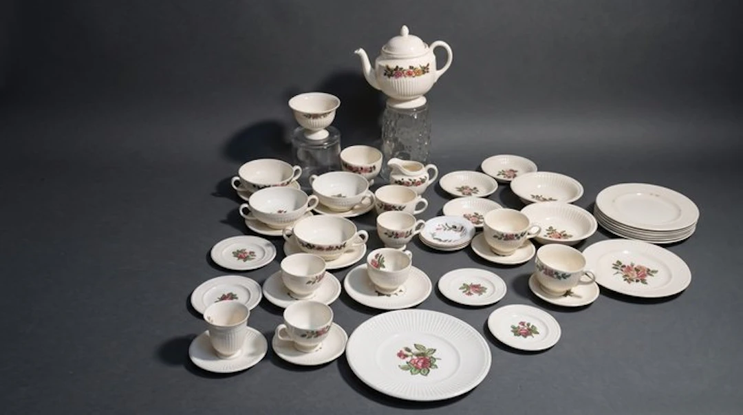 Wedgwood - Coffee and tea service (46) - Moss Roses - Porcelain