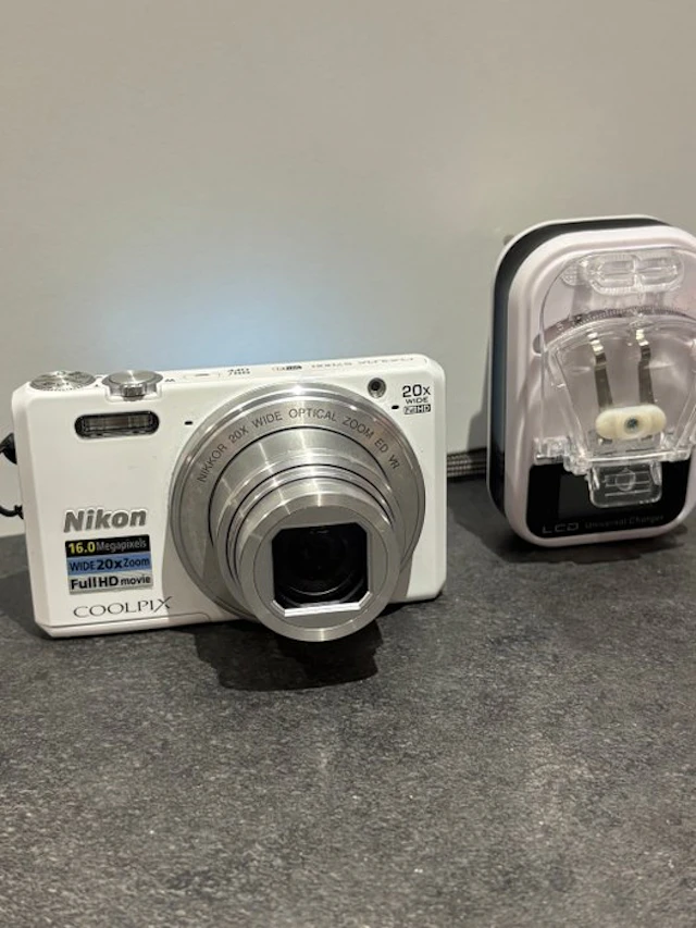 Nikon Coolpix s7000 Digital camera