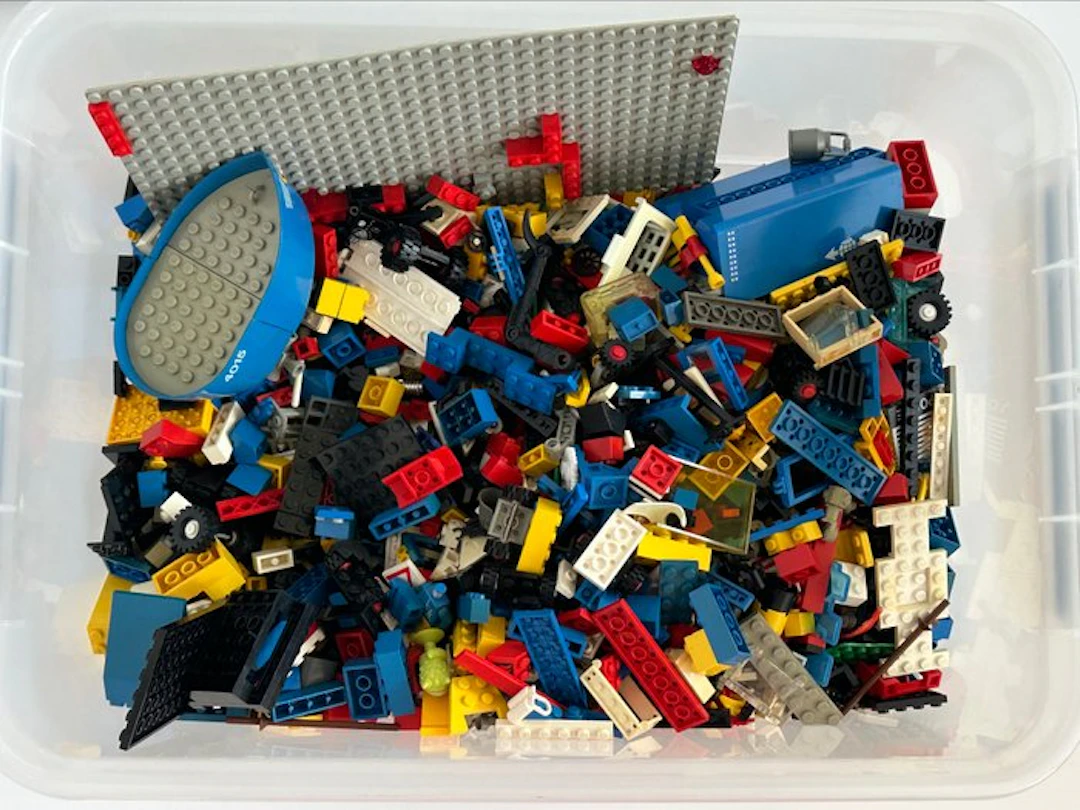 LEGO Pieces - Lego verschillende onderdelen.