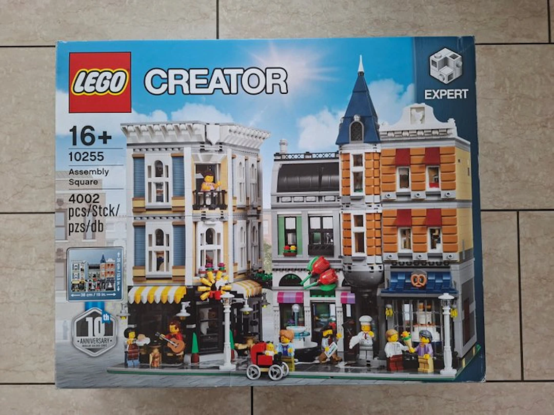 LEGO Set - 10255 - Creator Expert - Assembly Square