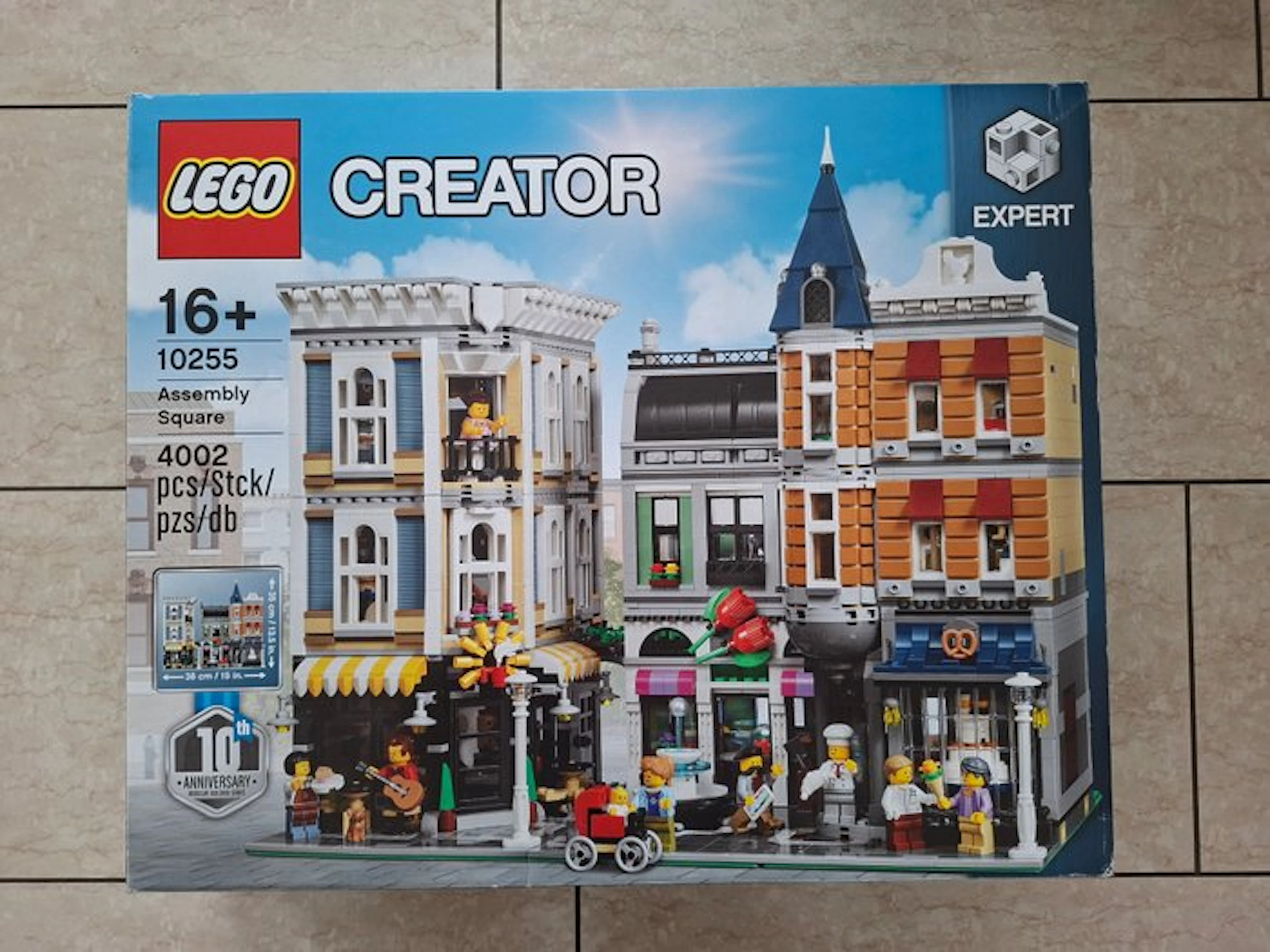 LEGO Set - 10255 - Creator Expert - Assembly Square