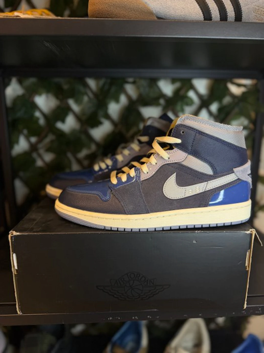 Nike - Air Jordan 1 Mid SE Craft 42 - Sneakers - Size: EU 42 - New with tags