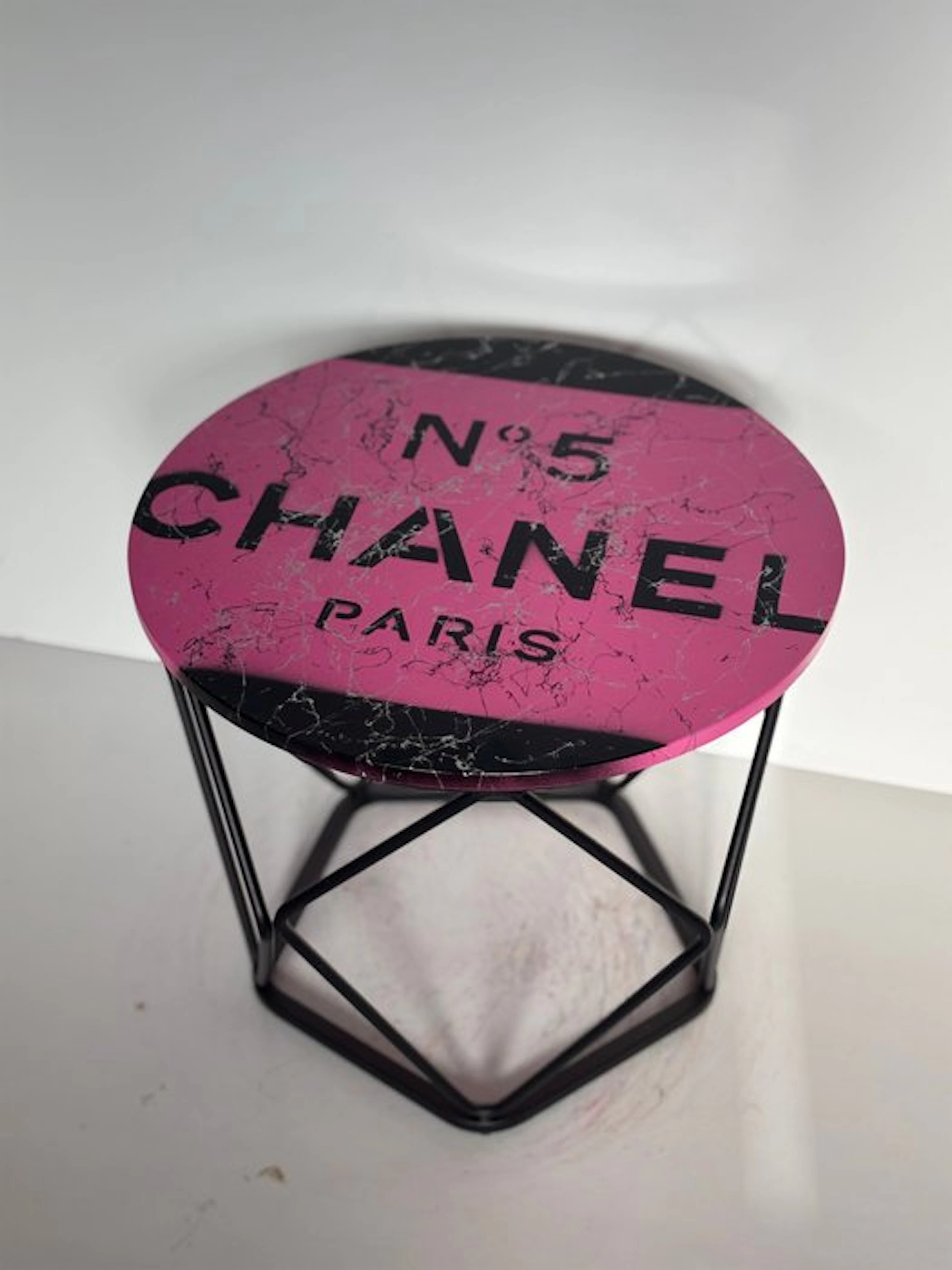 Rob VanMore - Tea-Time by Chanel Table - ø40cm