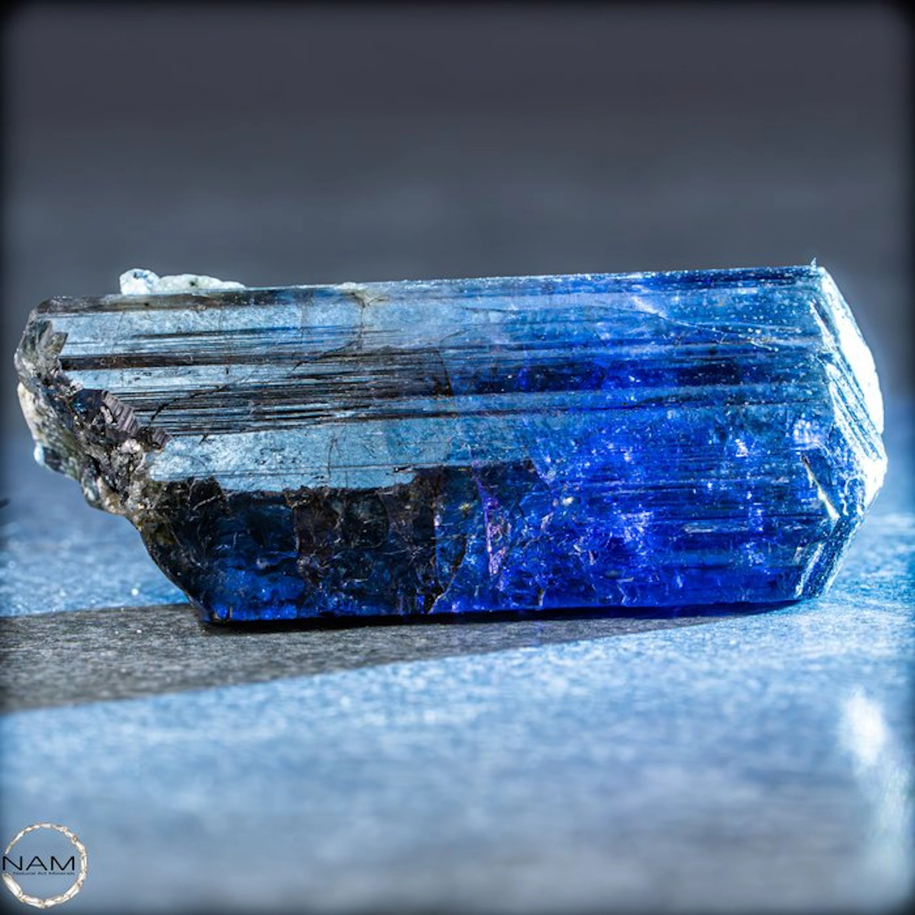 Natural Tanzanite rough crystal of exceptional top...