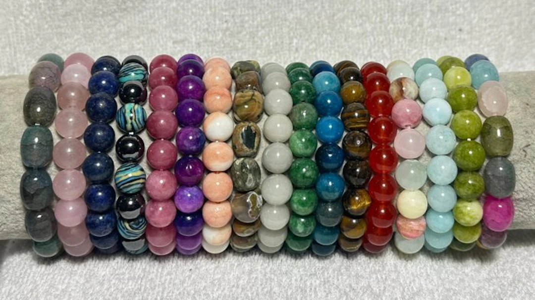 16 Bracelets: Apatite; Aquamarine; Nephrite; Quartz...