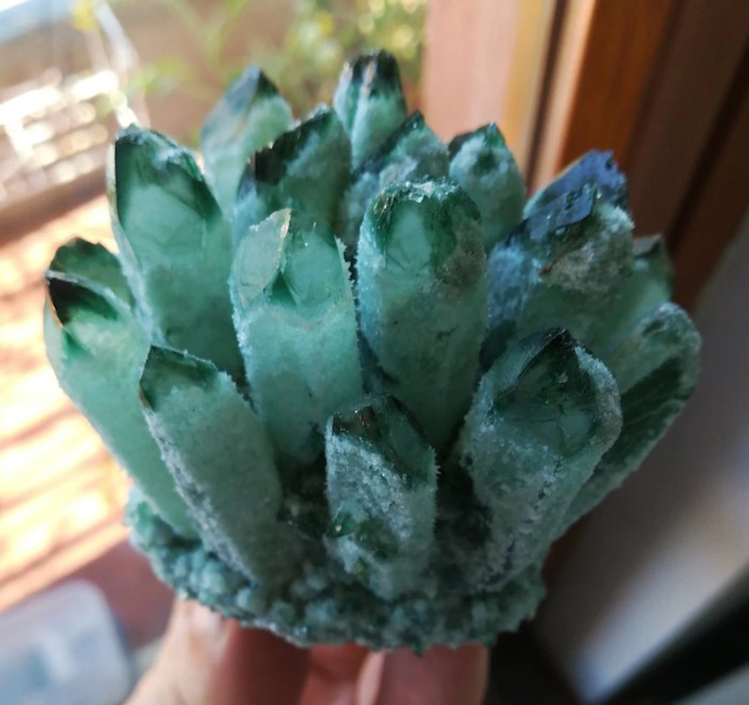 Green Quartz Crystal cluster - Height: 9 cm - Width: 8 cm- 407 g